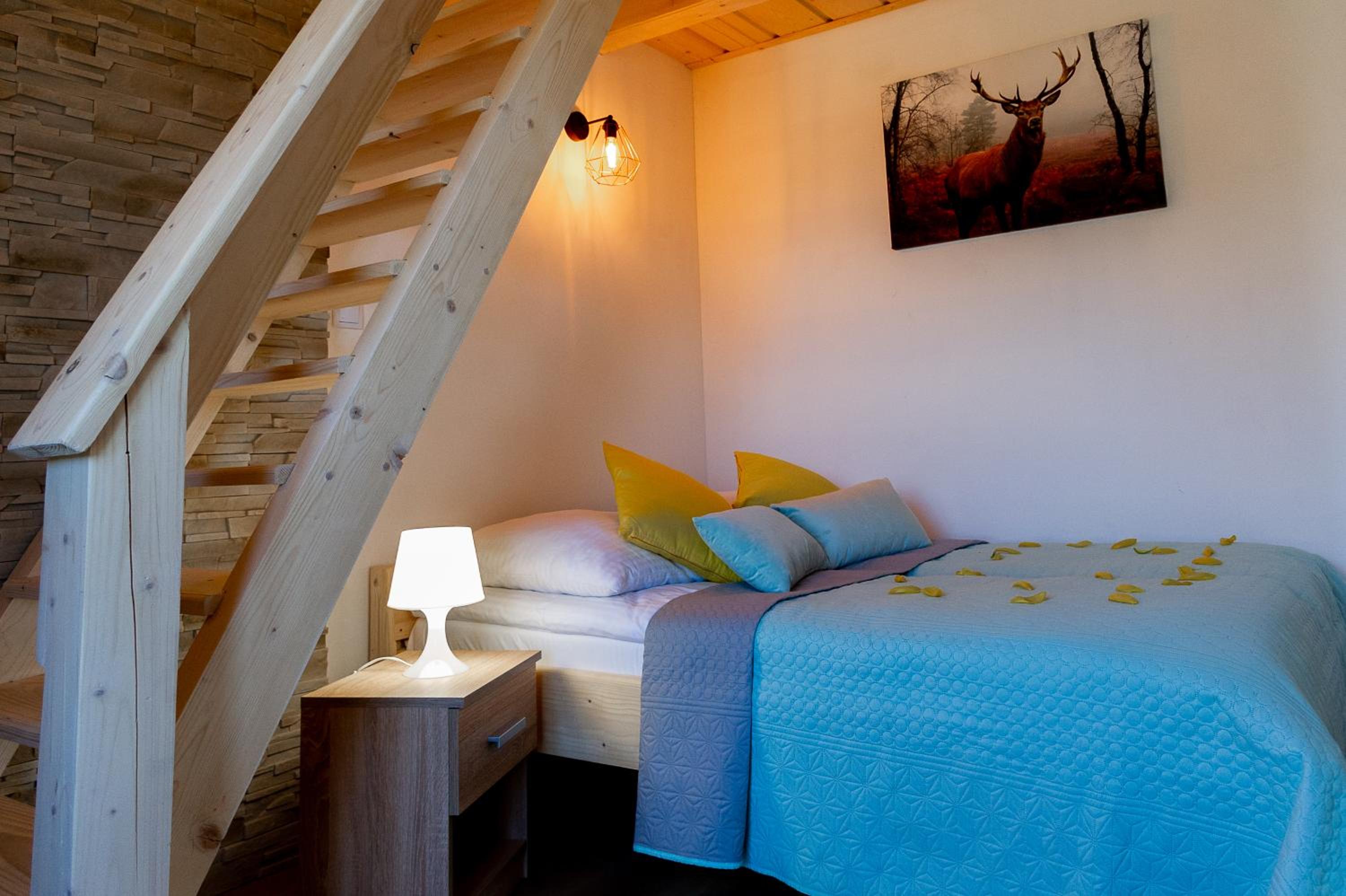 Two-Bedroom Apartment with Mountain View - Photo 12