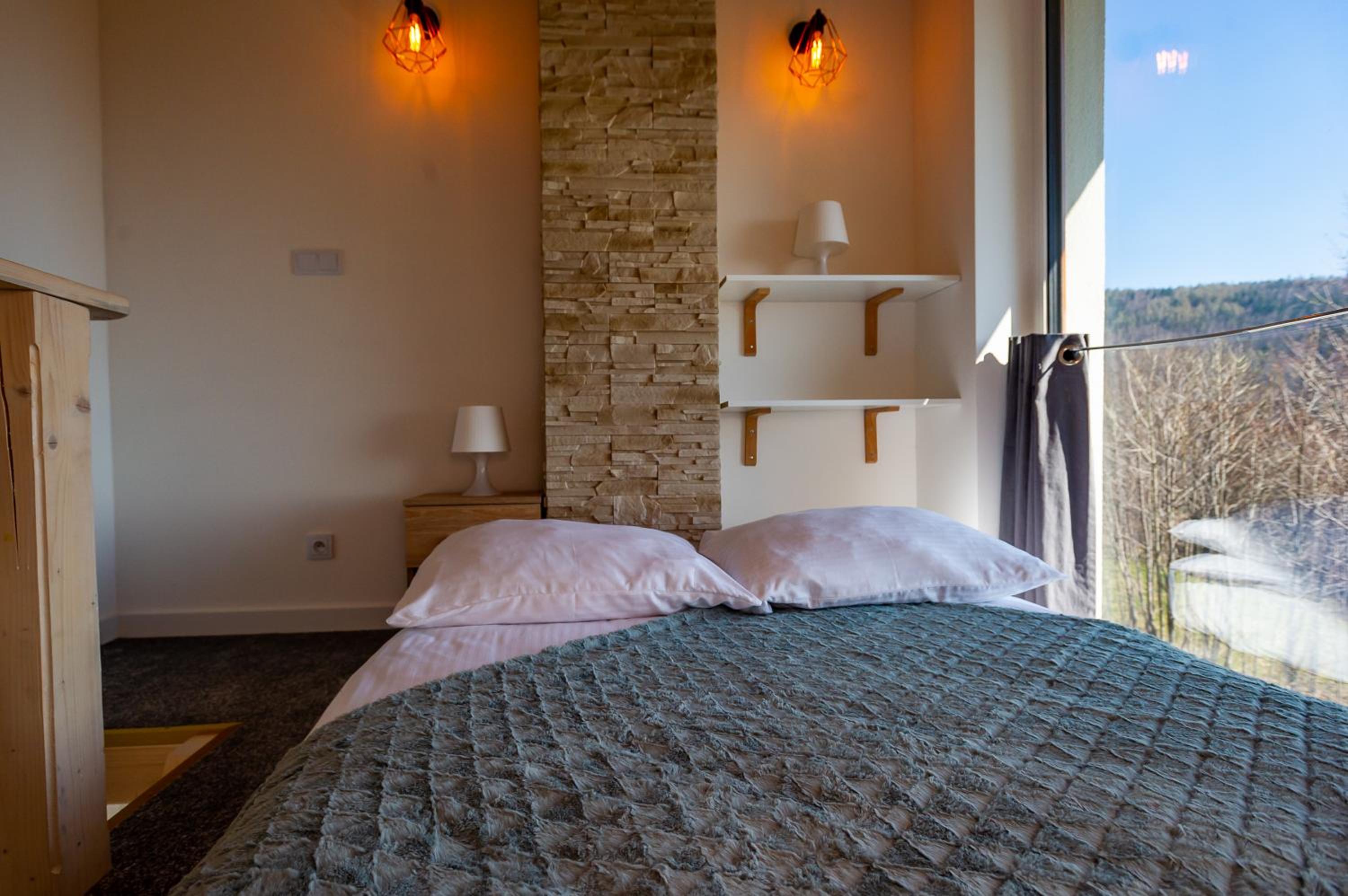 Two-Bedroom Apartment with Mountain View - Photo 17