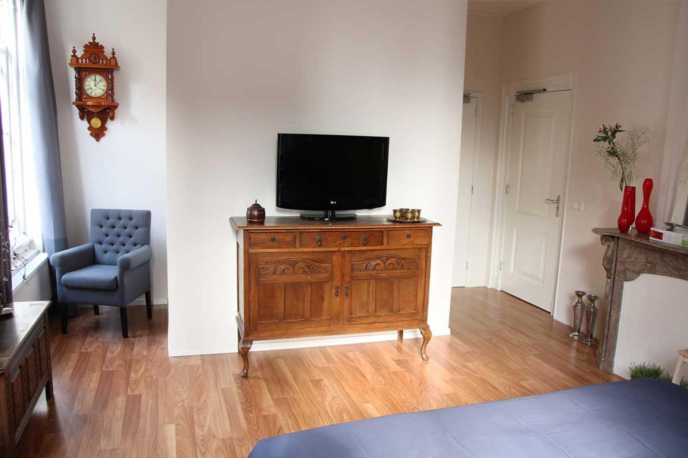 Large Double Room - Photo 10