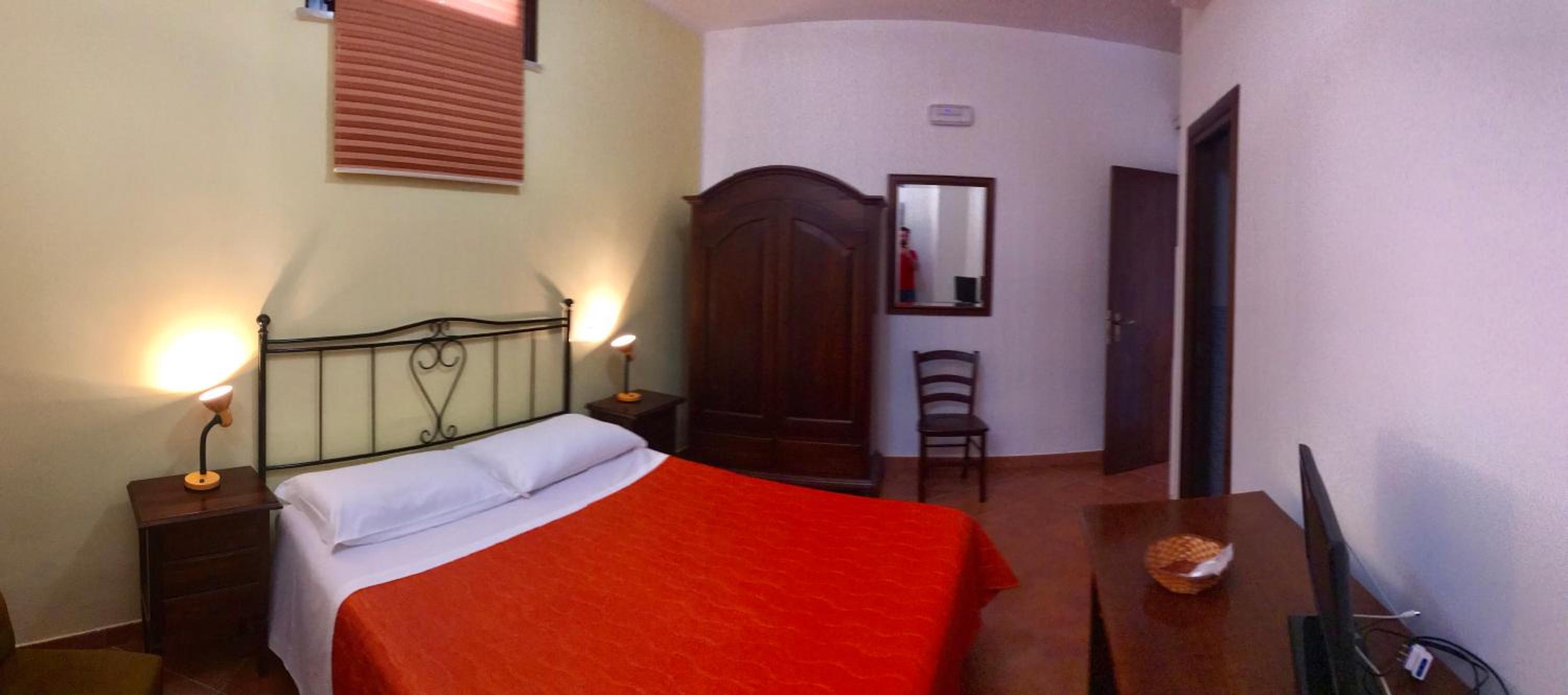 Double Room - Photo 10
