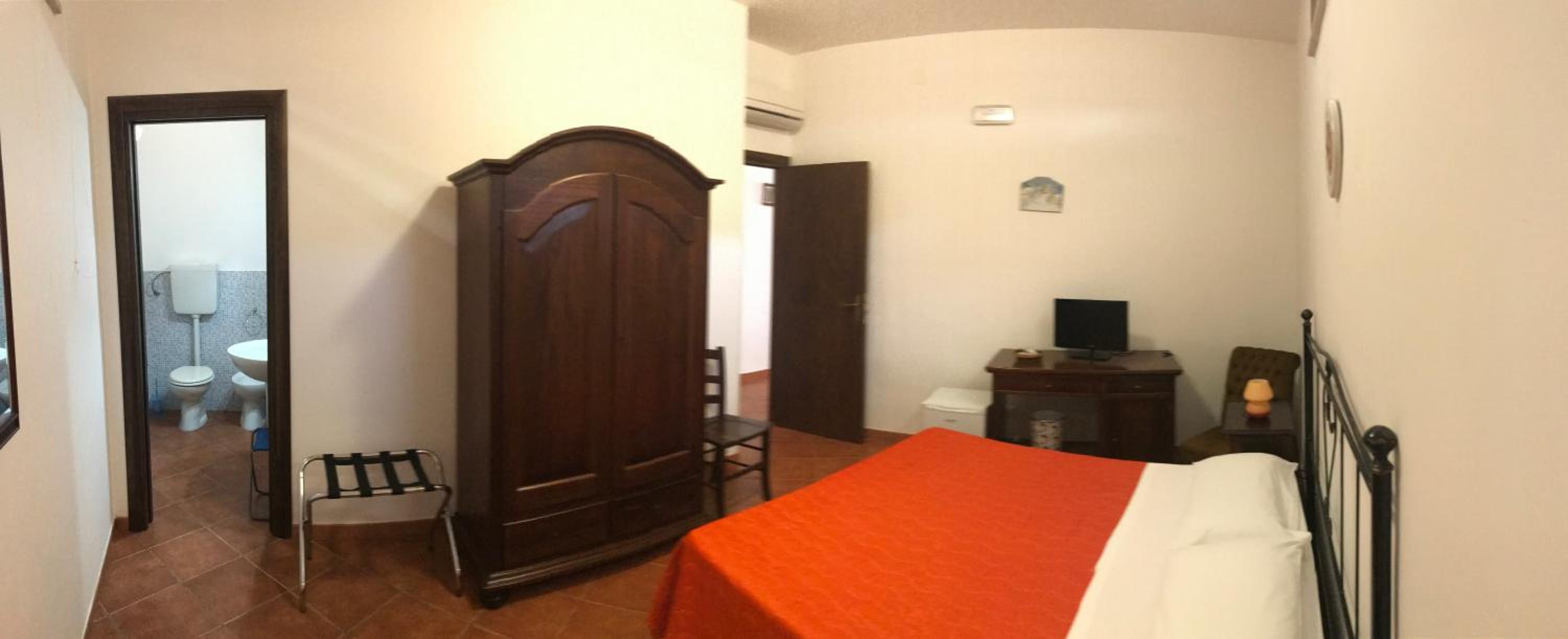 Double Room - Photo 8