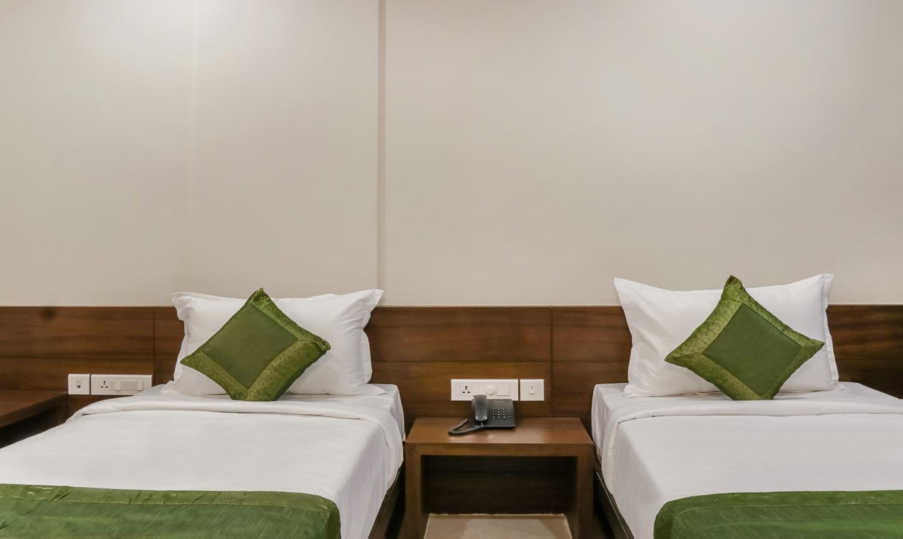 Standard Double or Twin Room - Photo 5