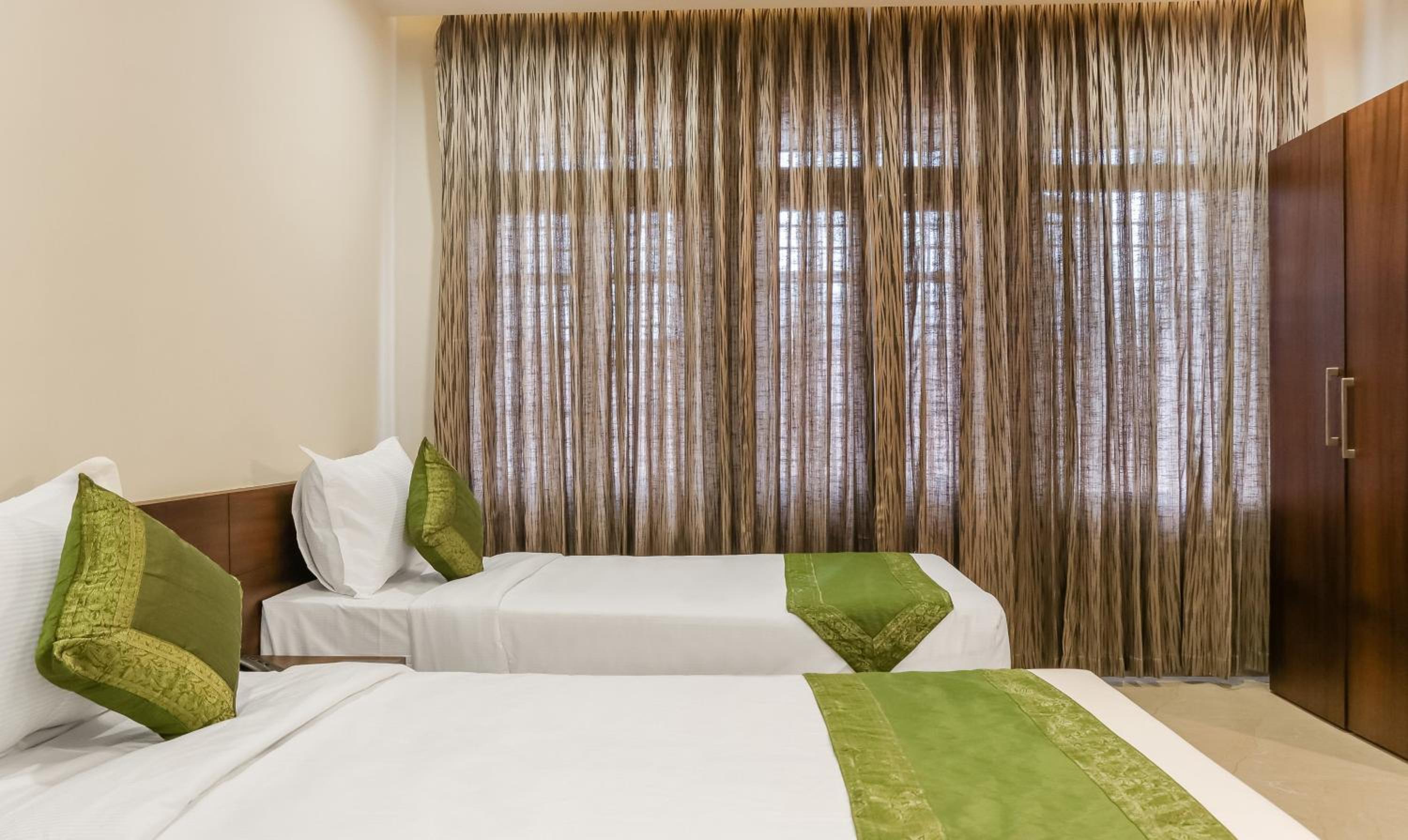 Standard Double or Twin Room - Photo 7