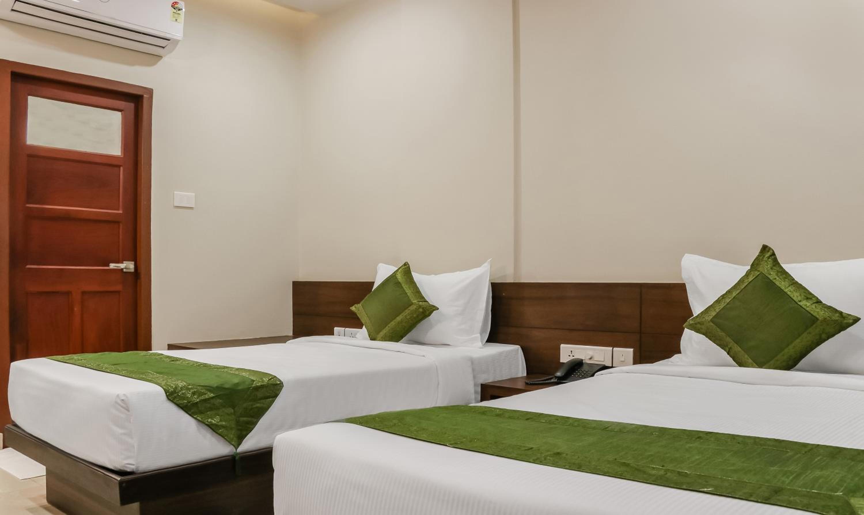 Standard Double or Twin Room - Photo 4