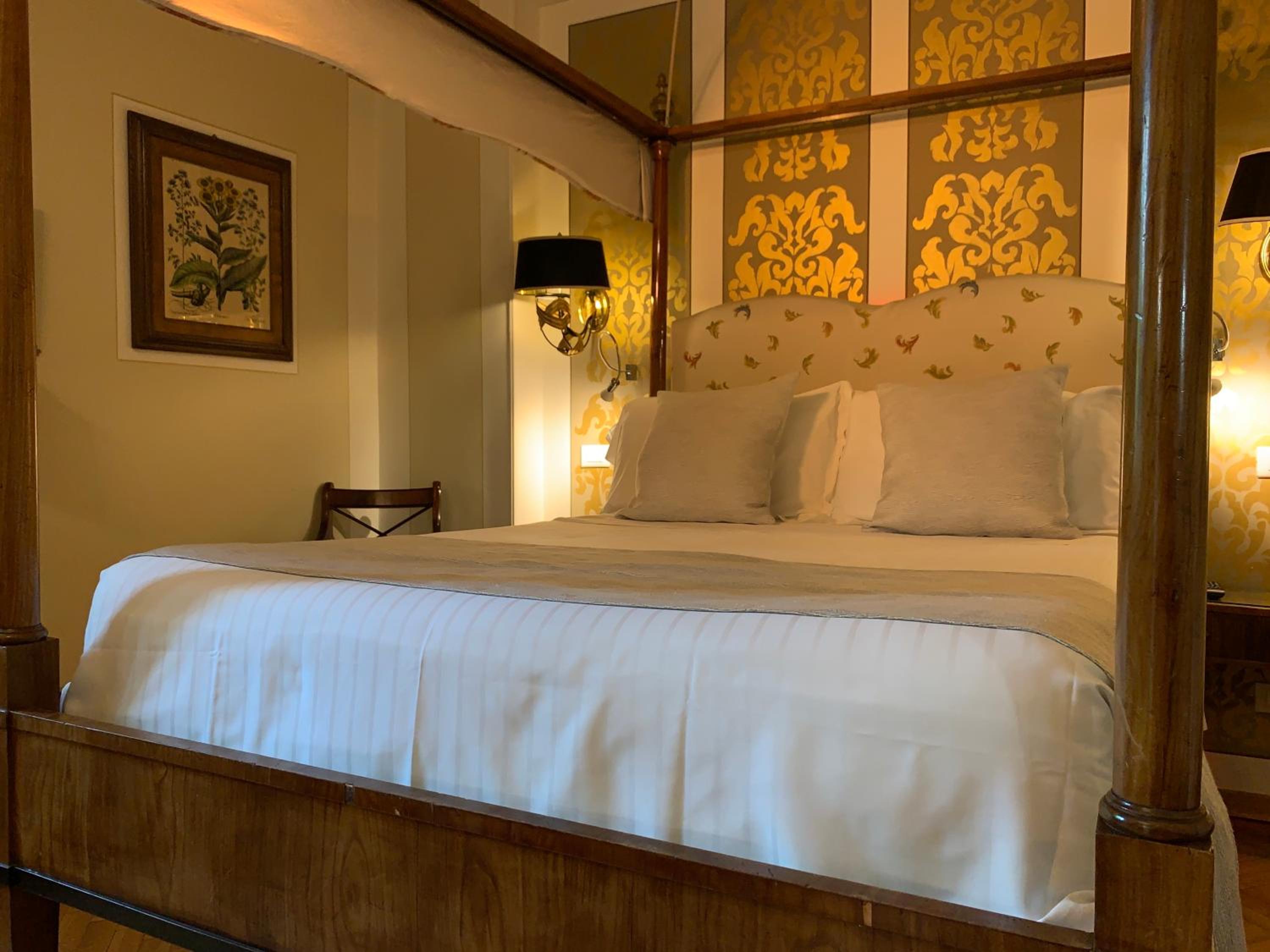  Double Room with Four Poster Bed - Ground Floor photo 2