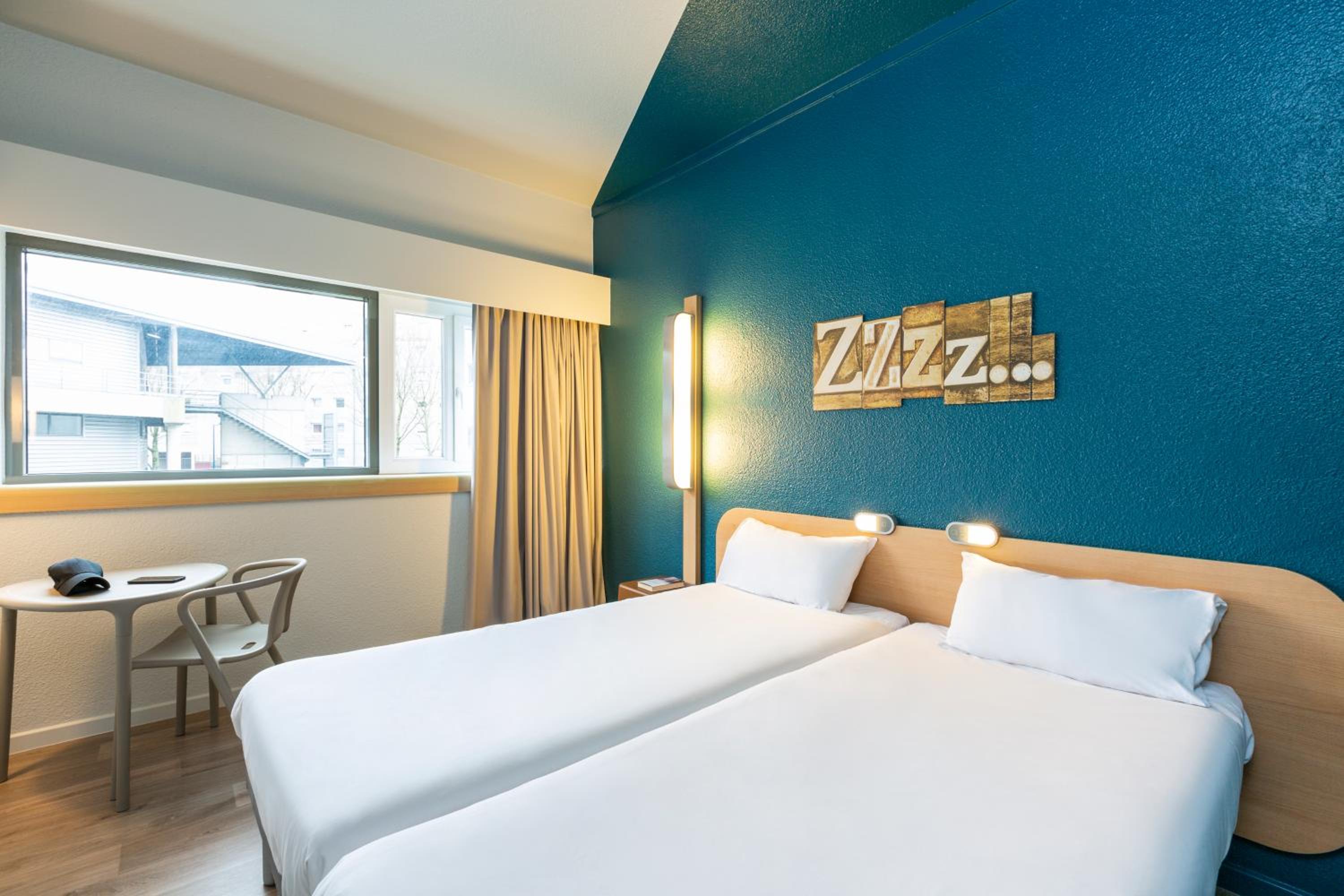 Twin Room - Photo 7