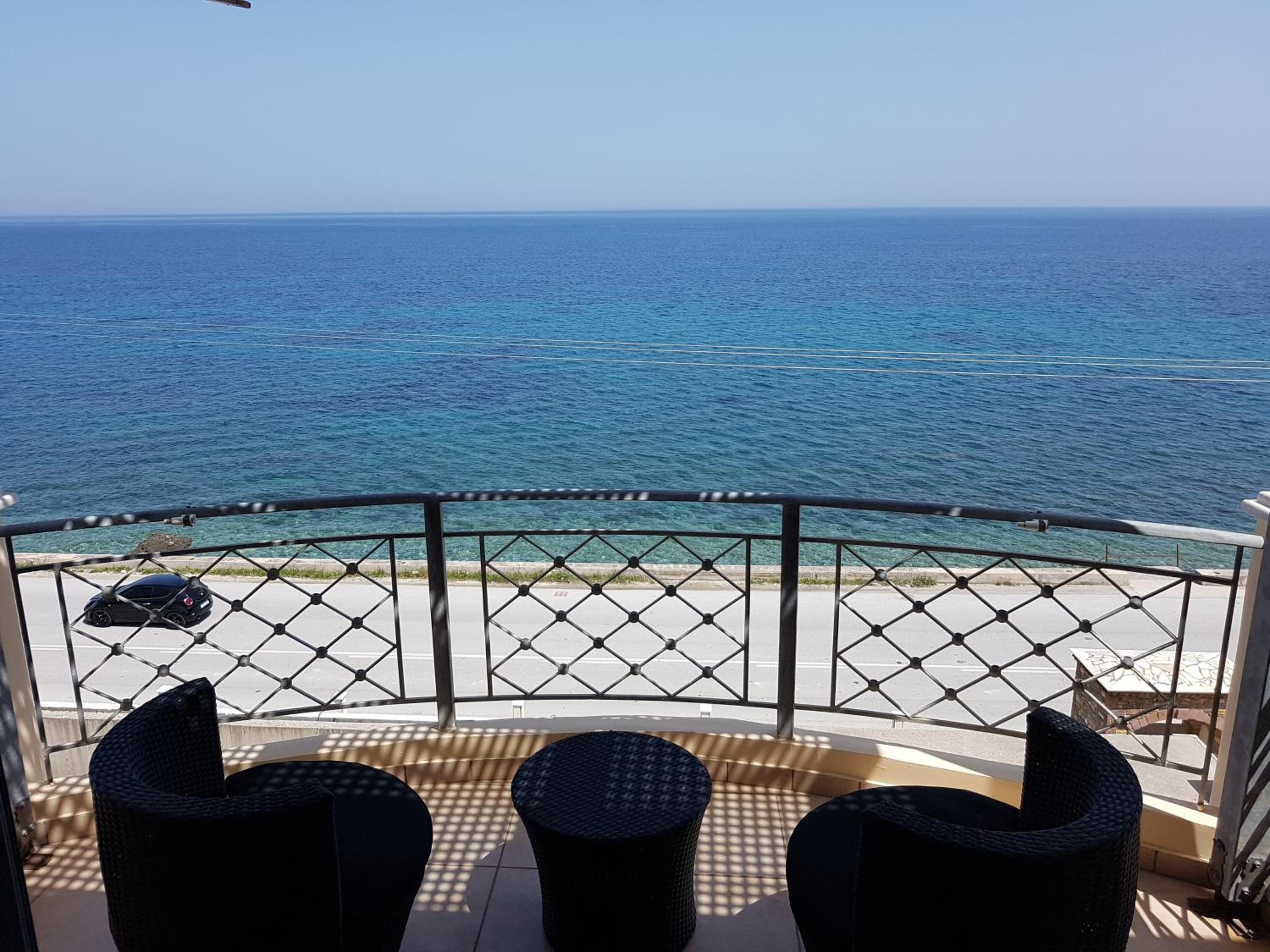 Deluxe Double Room with Balcony and Sea View - Photo 19