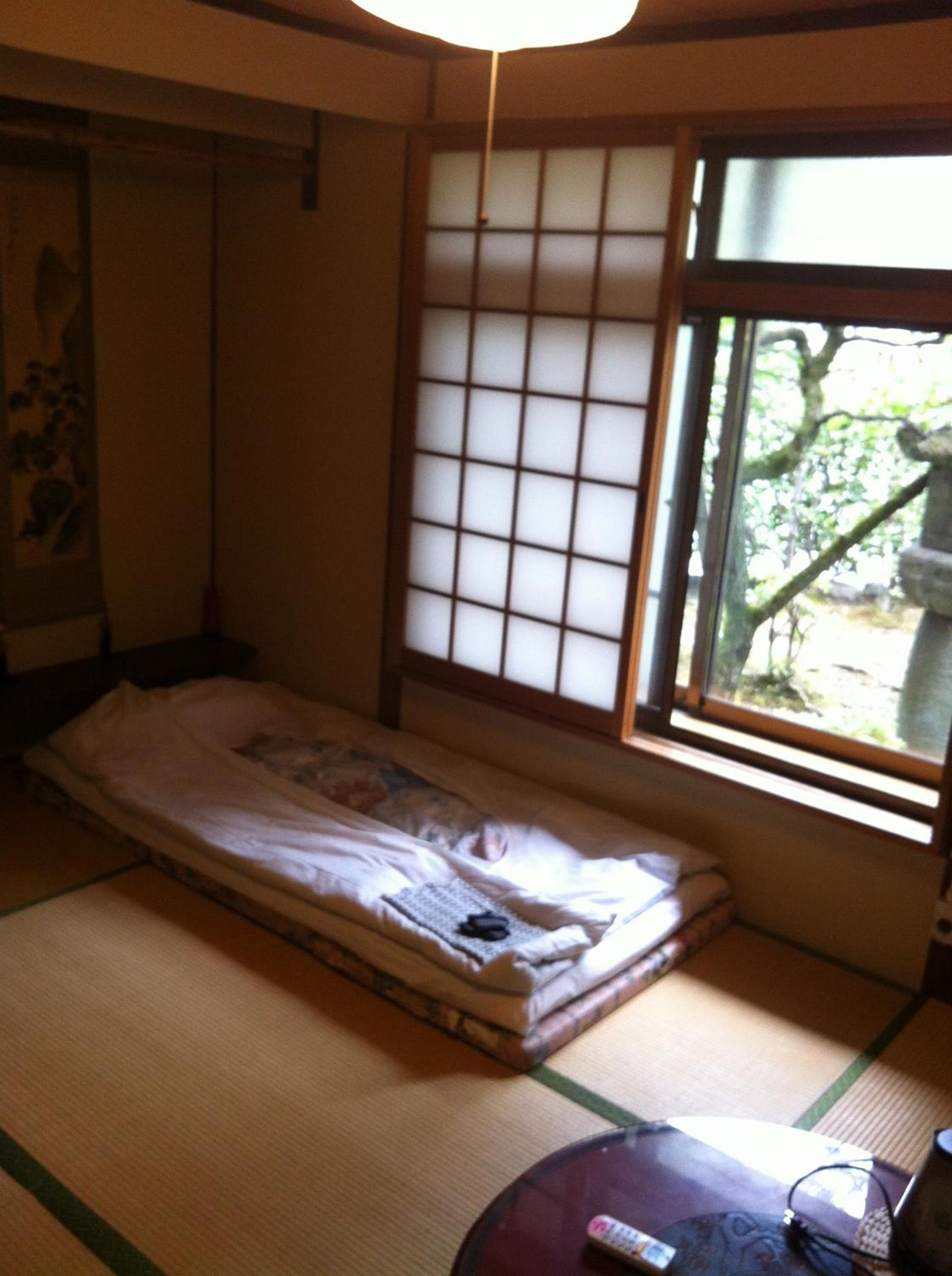 Japanese-Style Economy Twin Room  with Shared Bathroom photo 3