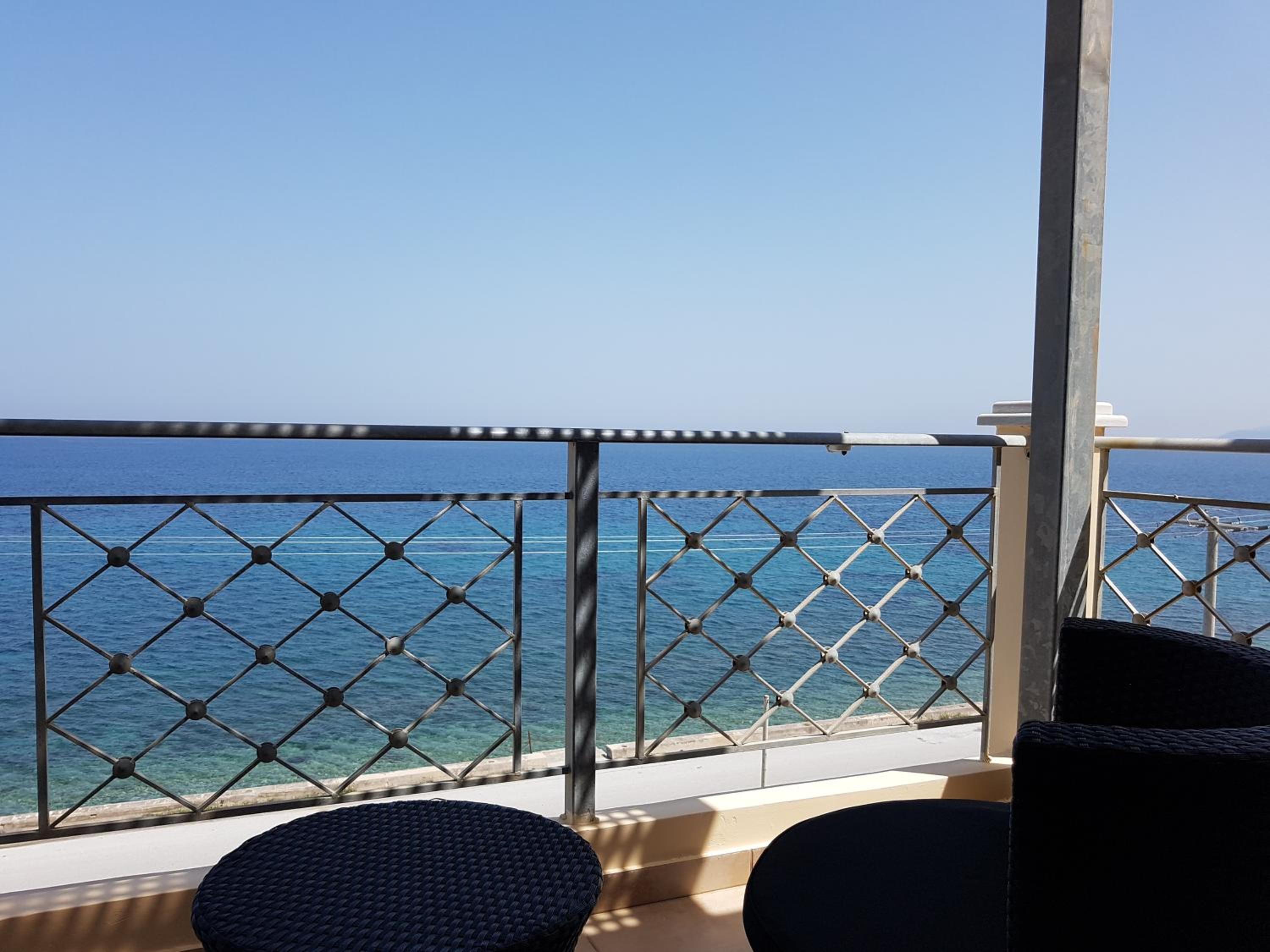 Deluxe Double Room with Balcony and Sea View - Photo 12