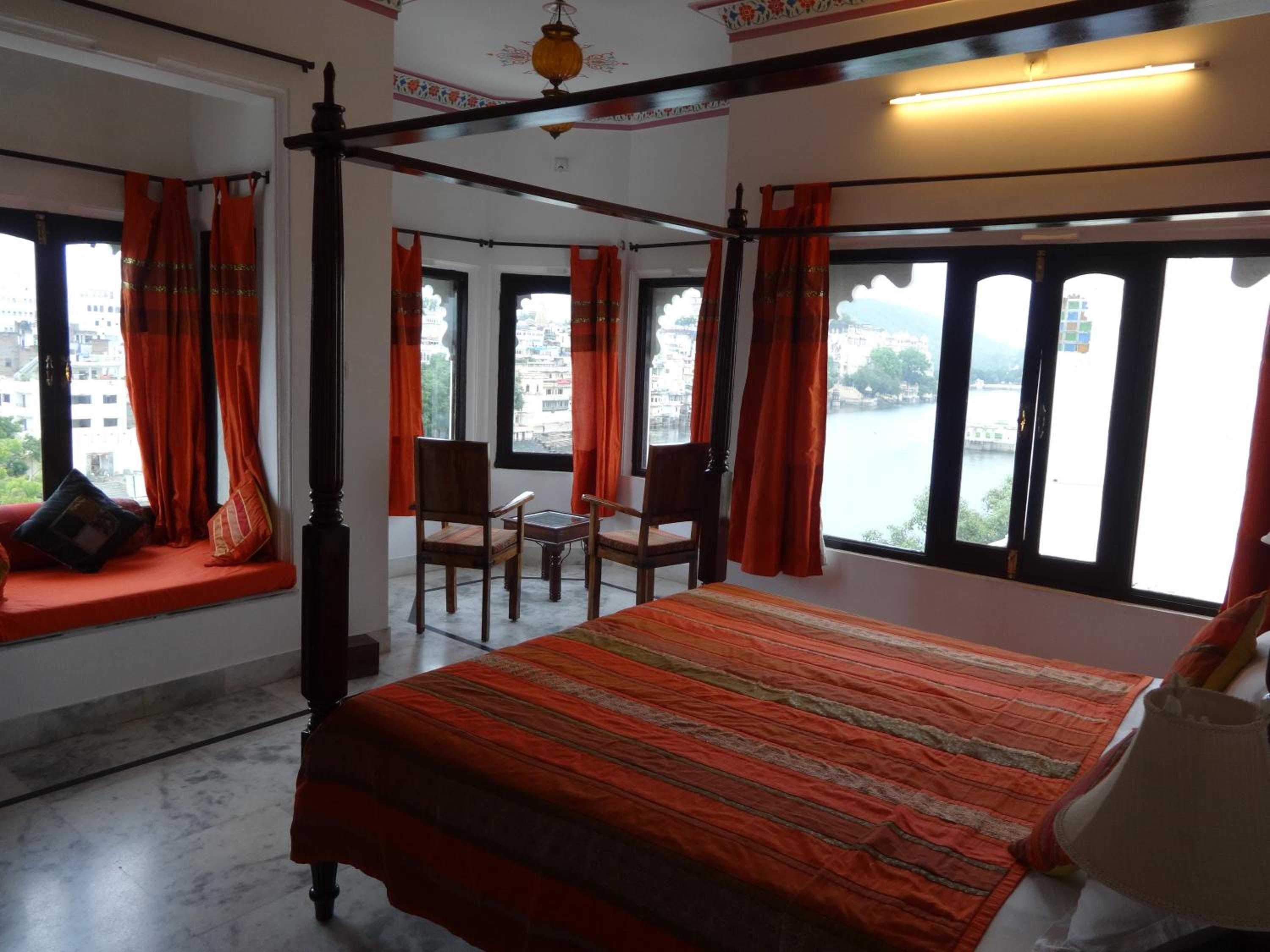 Palace Suite with Lake View - Photo 4