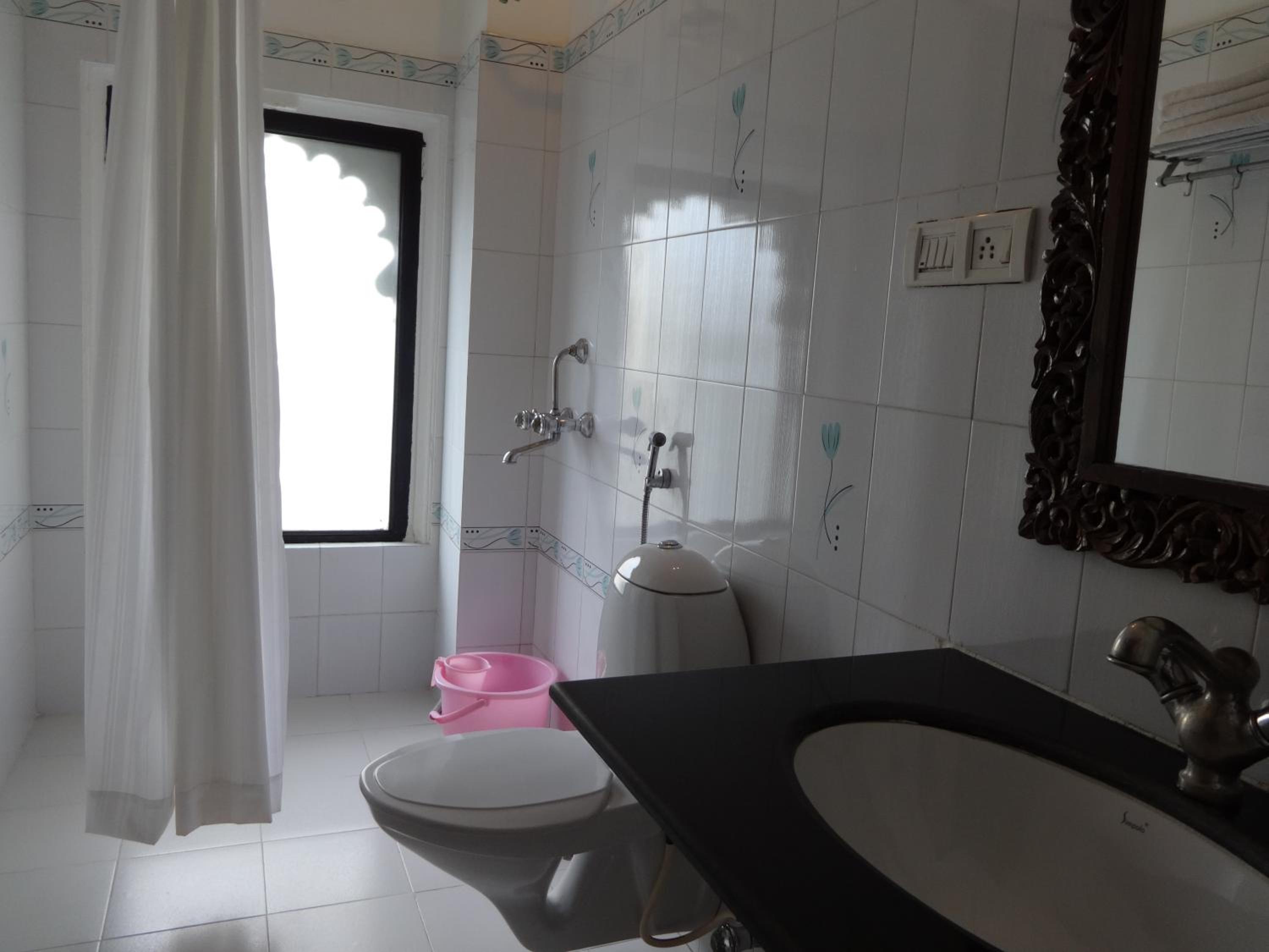 Super Deluxe or Twin Room with Lake View - Photo 7