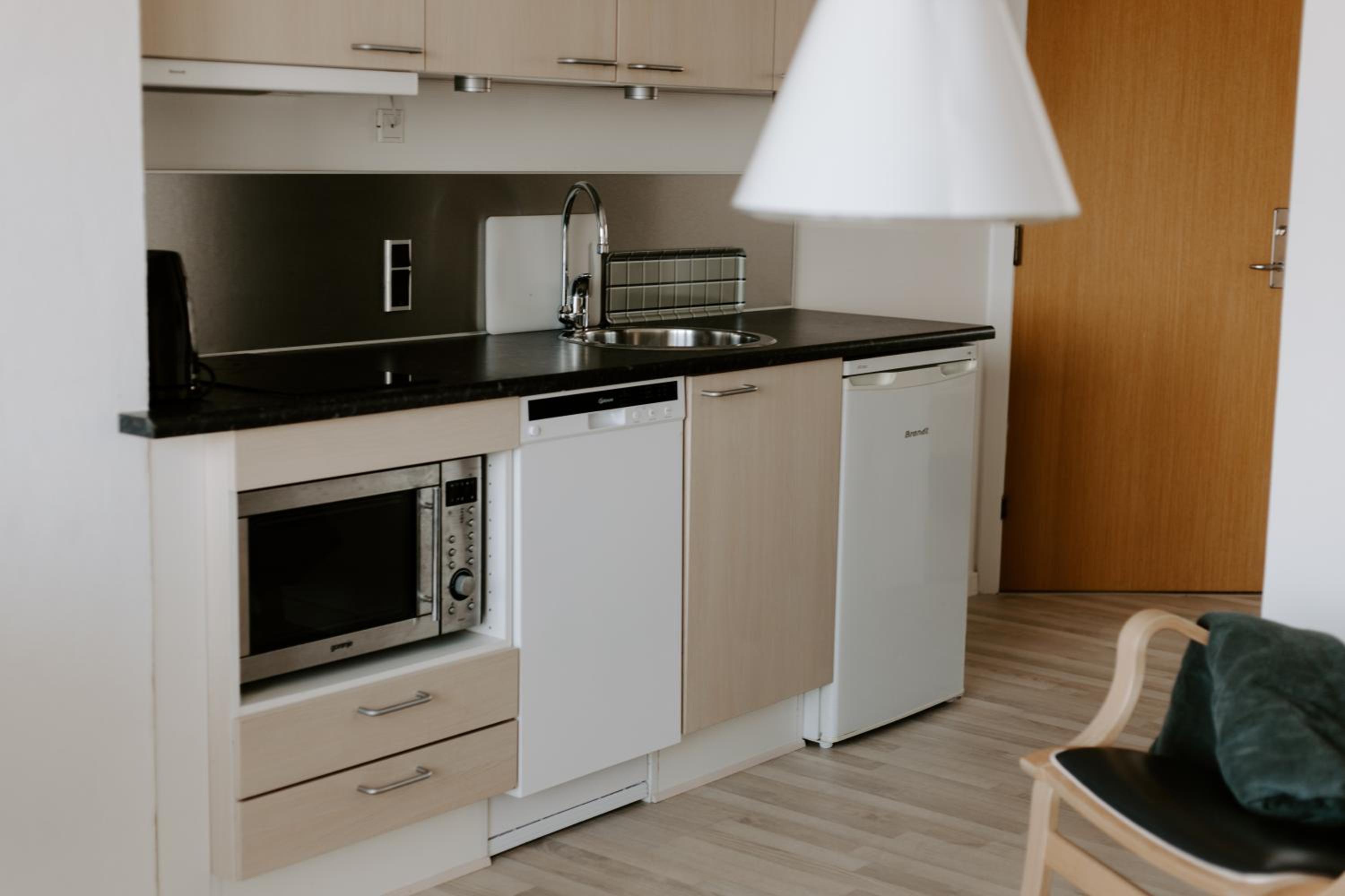 One-Bedroom Apartment with Balcony and Sea View photo 2