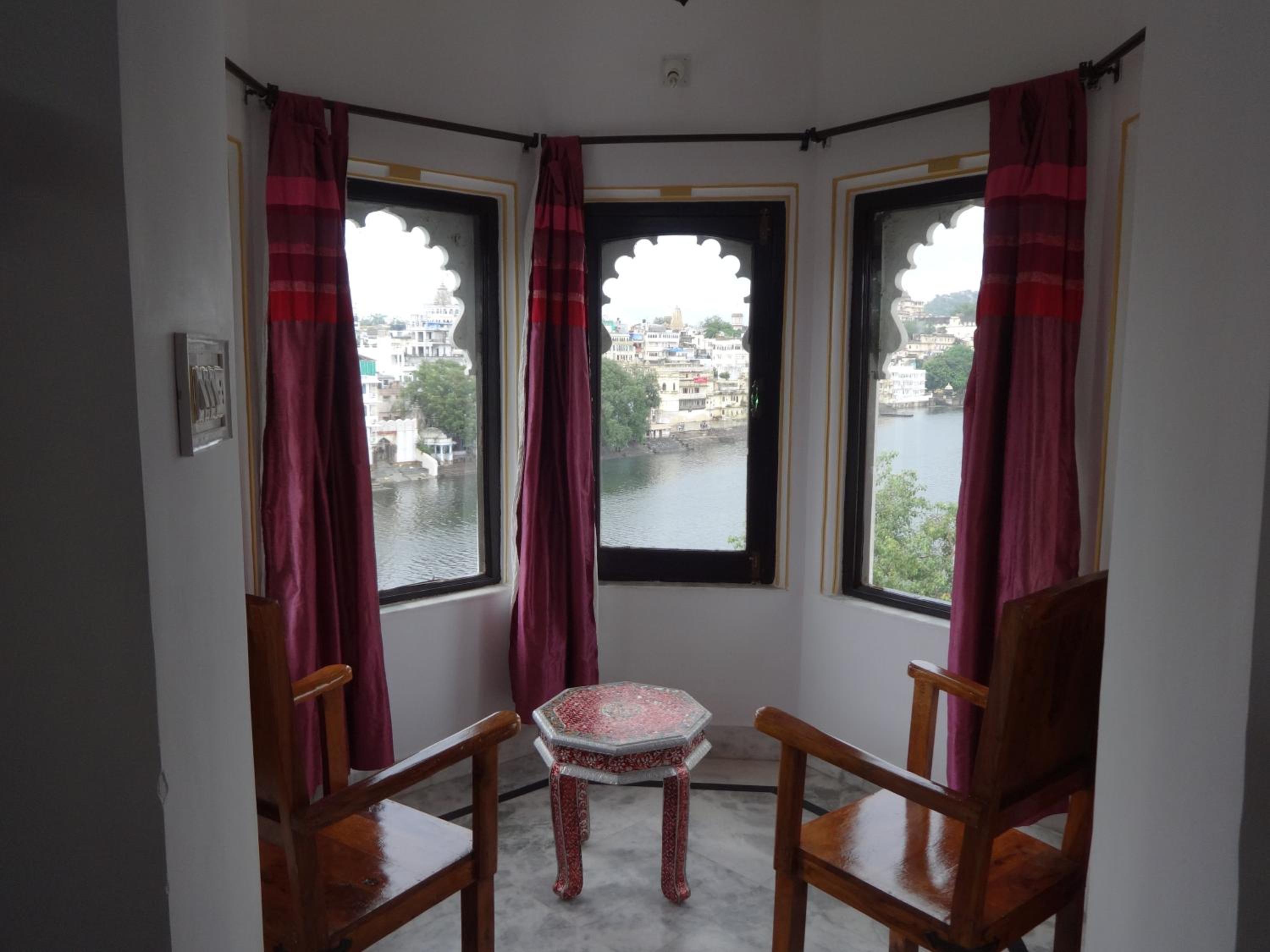 Super Deluxe or Twin Room with Lake View - Photo 8