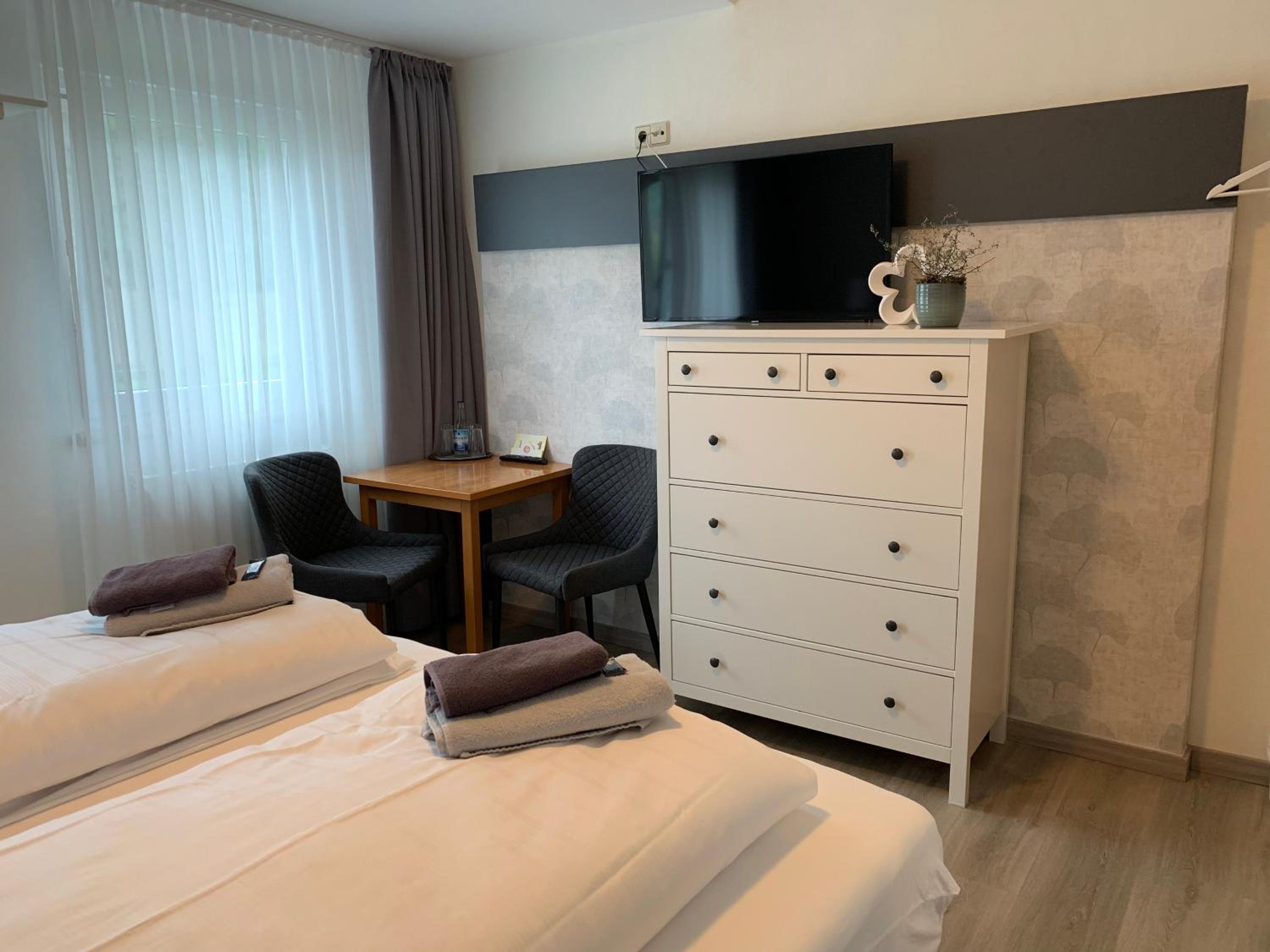 Double Room with Private External Bathroom on the hall - Photo 1