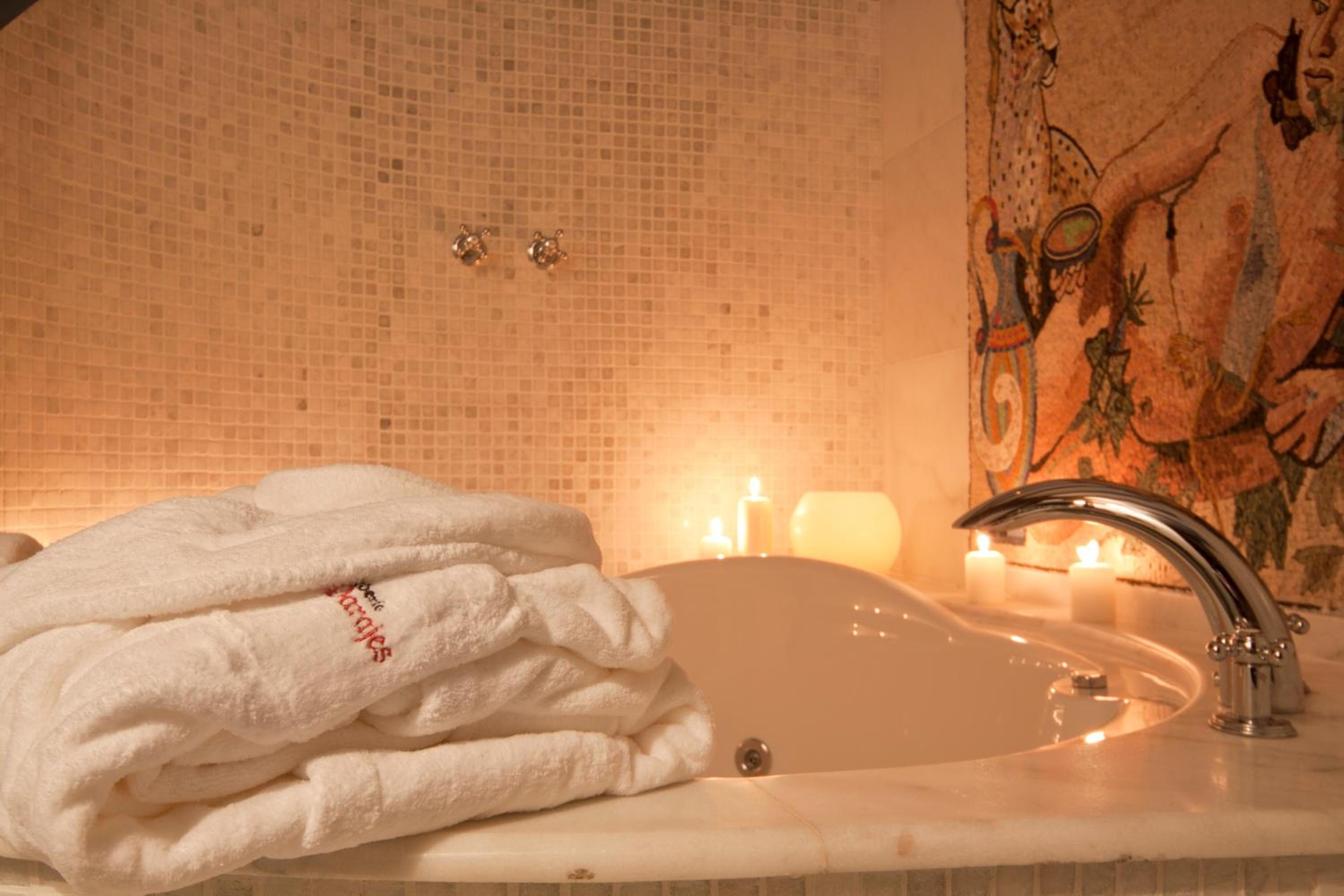 Double Room with Spa Bath photo 3