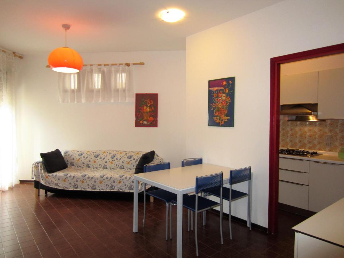 Economy One-Bedroom Apartment (4 Adults)