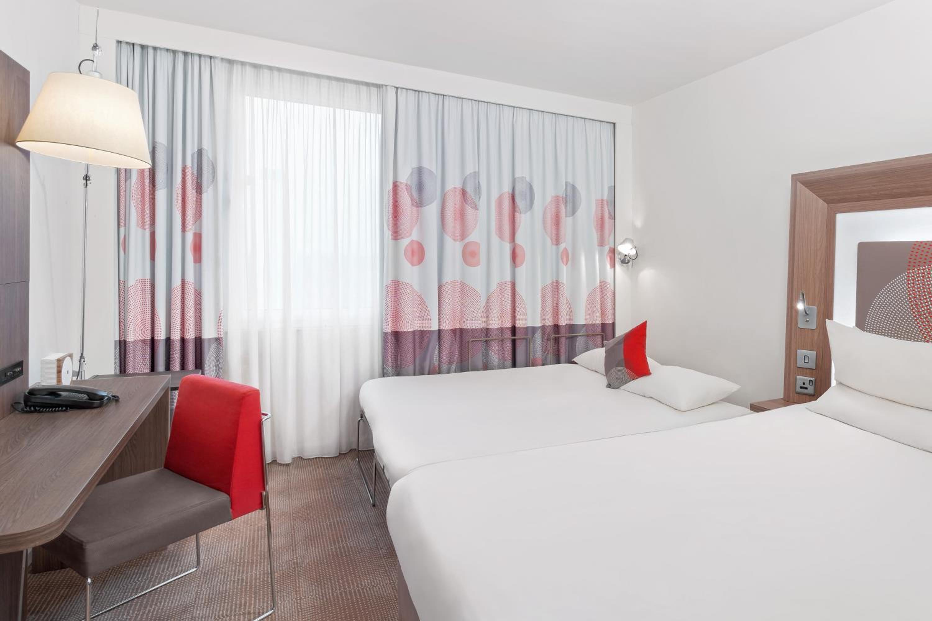 Standard Room with 1 Queen size bed + convertible sofa photo 3