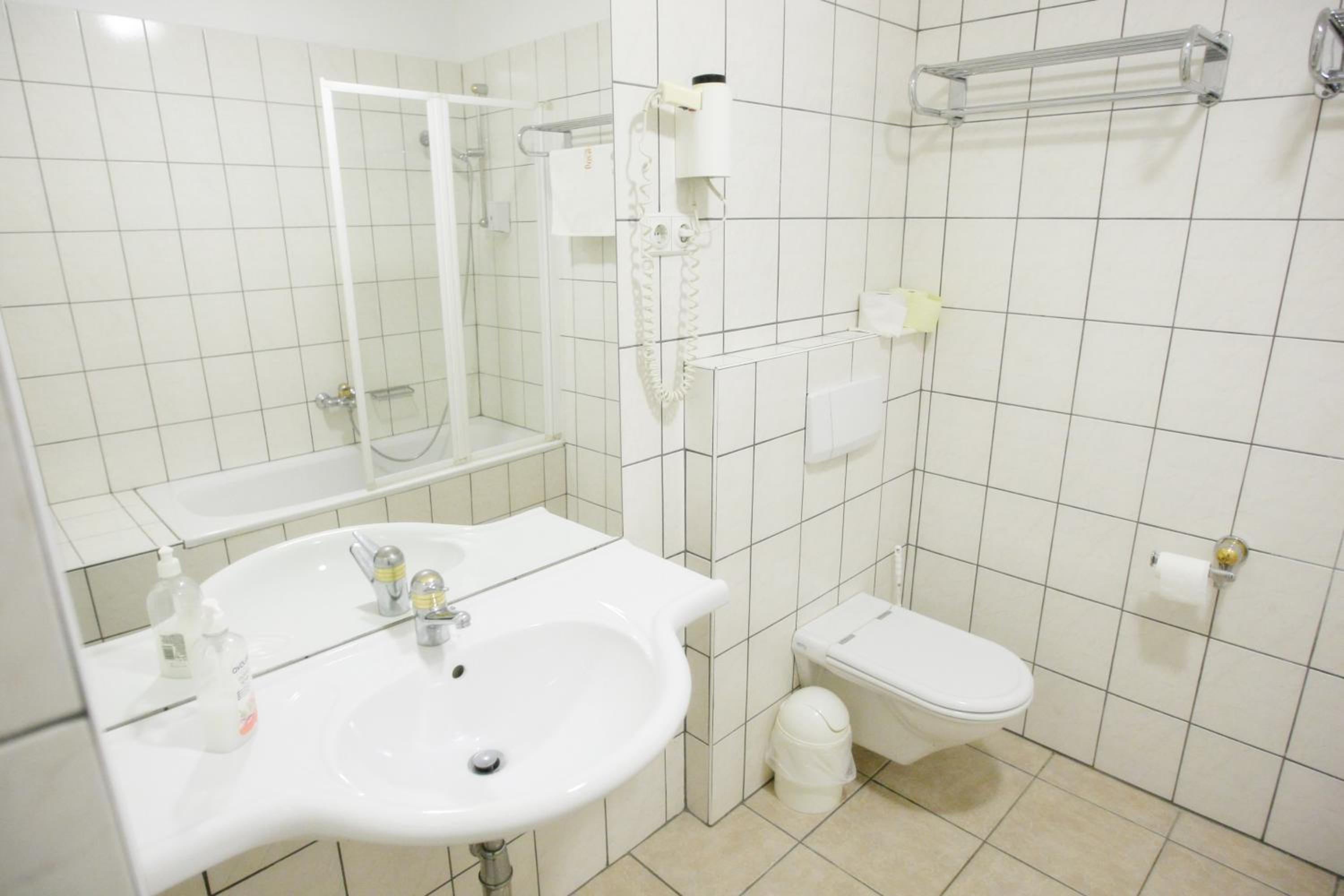 Family Room with Bathroom photo 3