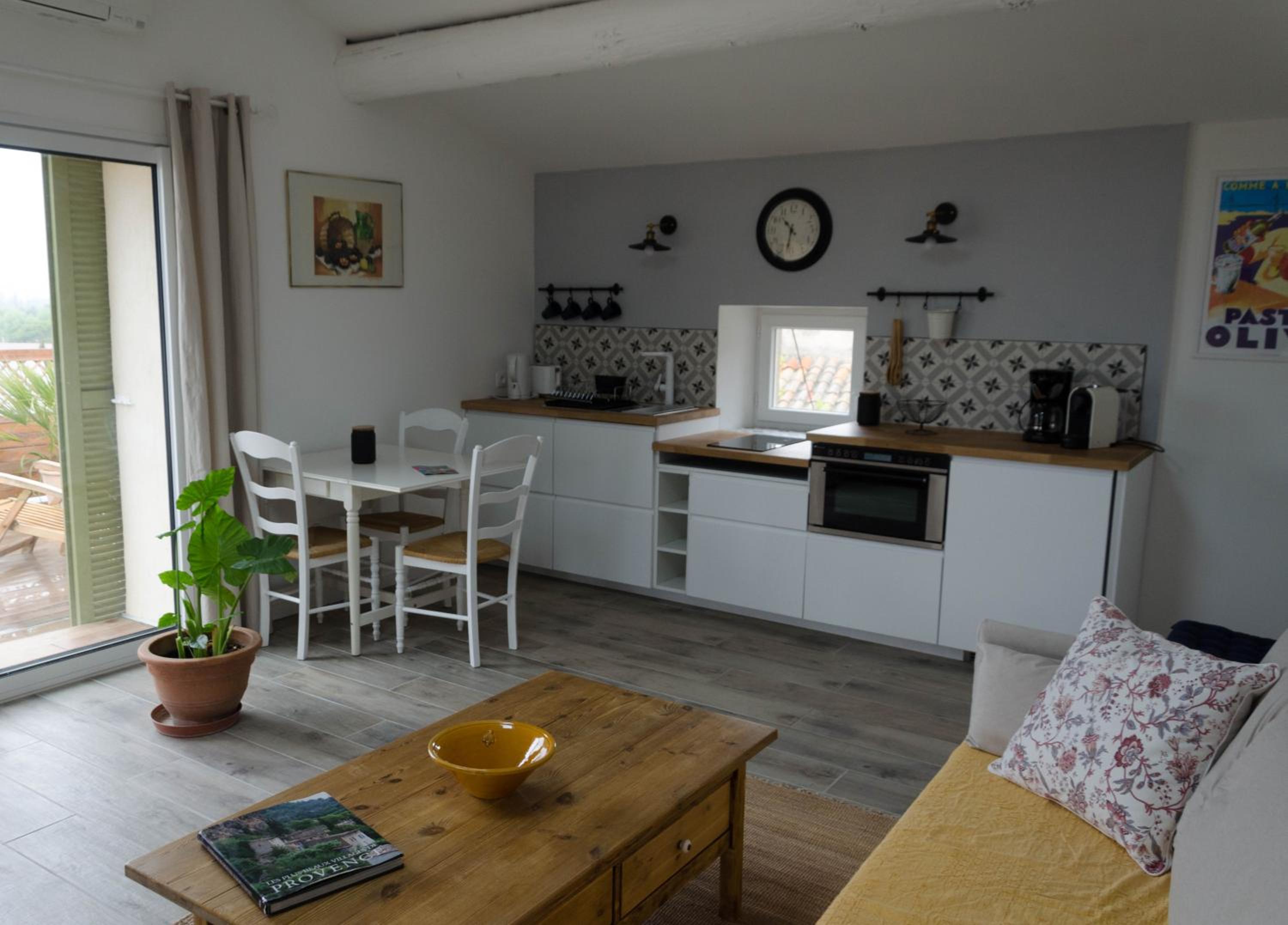 One-Bedroom Apartment - Photo 1