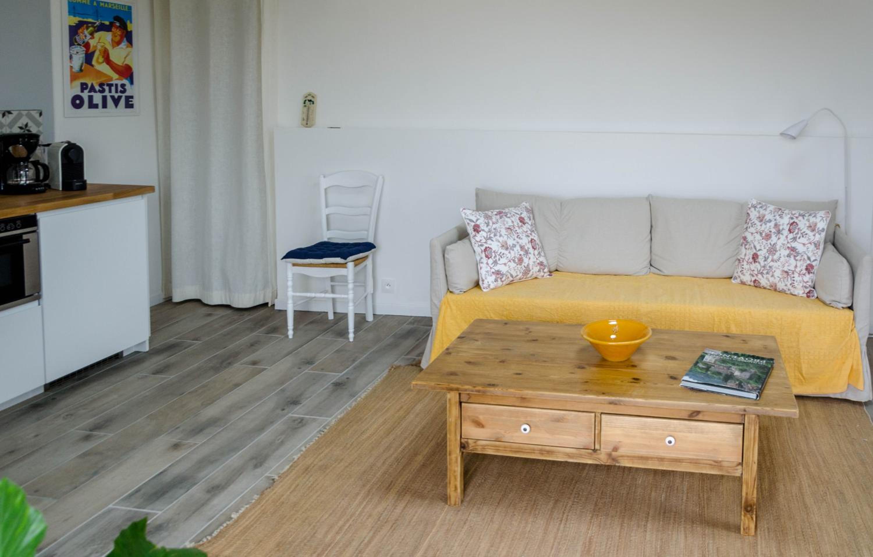 One-Bedroom Apartment - Photo 12