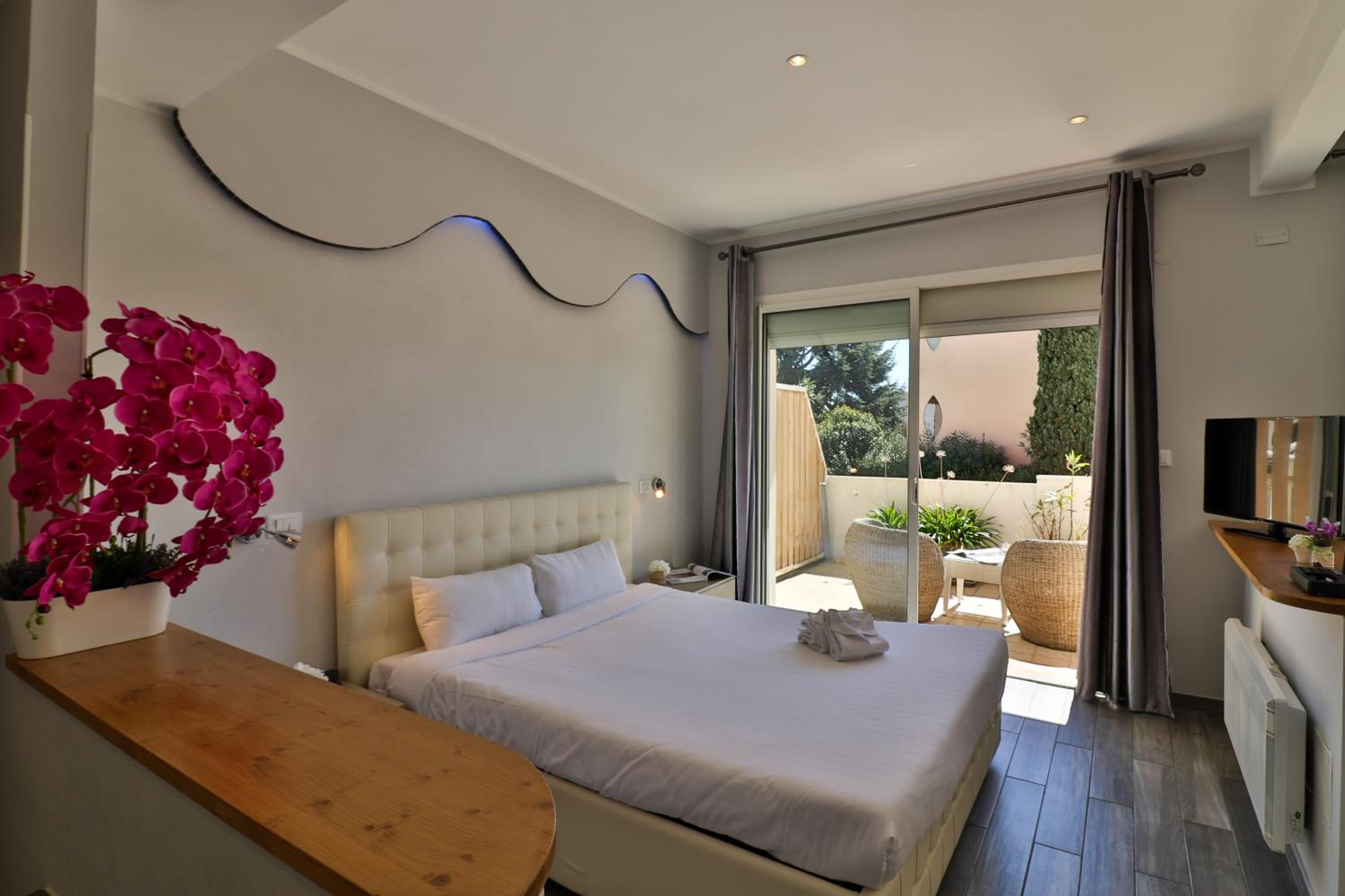 Suite with Terrace and Pool View - Ground floor - Photo 3