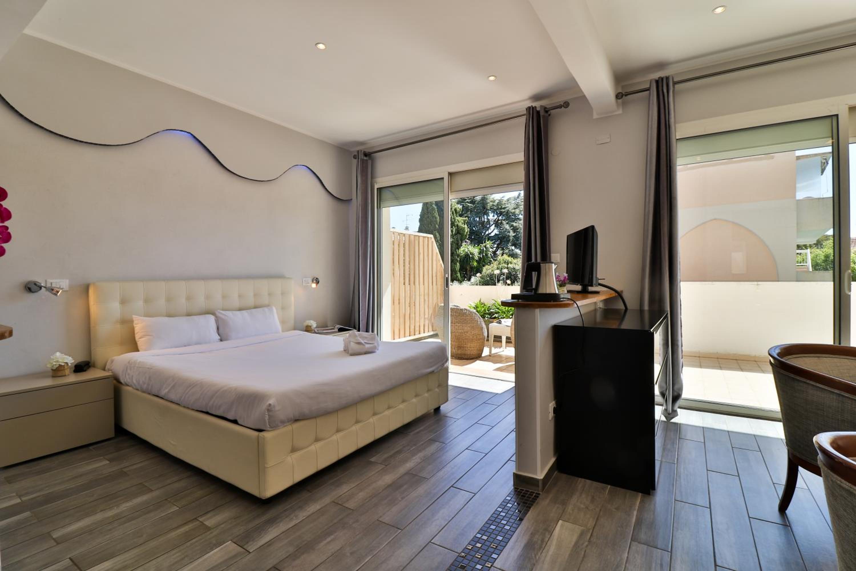 Suite with Terrace and Pool View - Ground floor - Photo 6