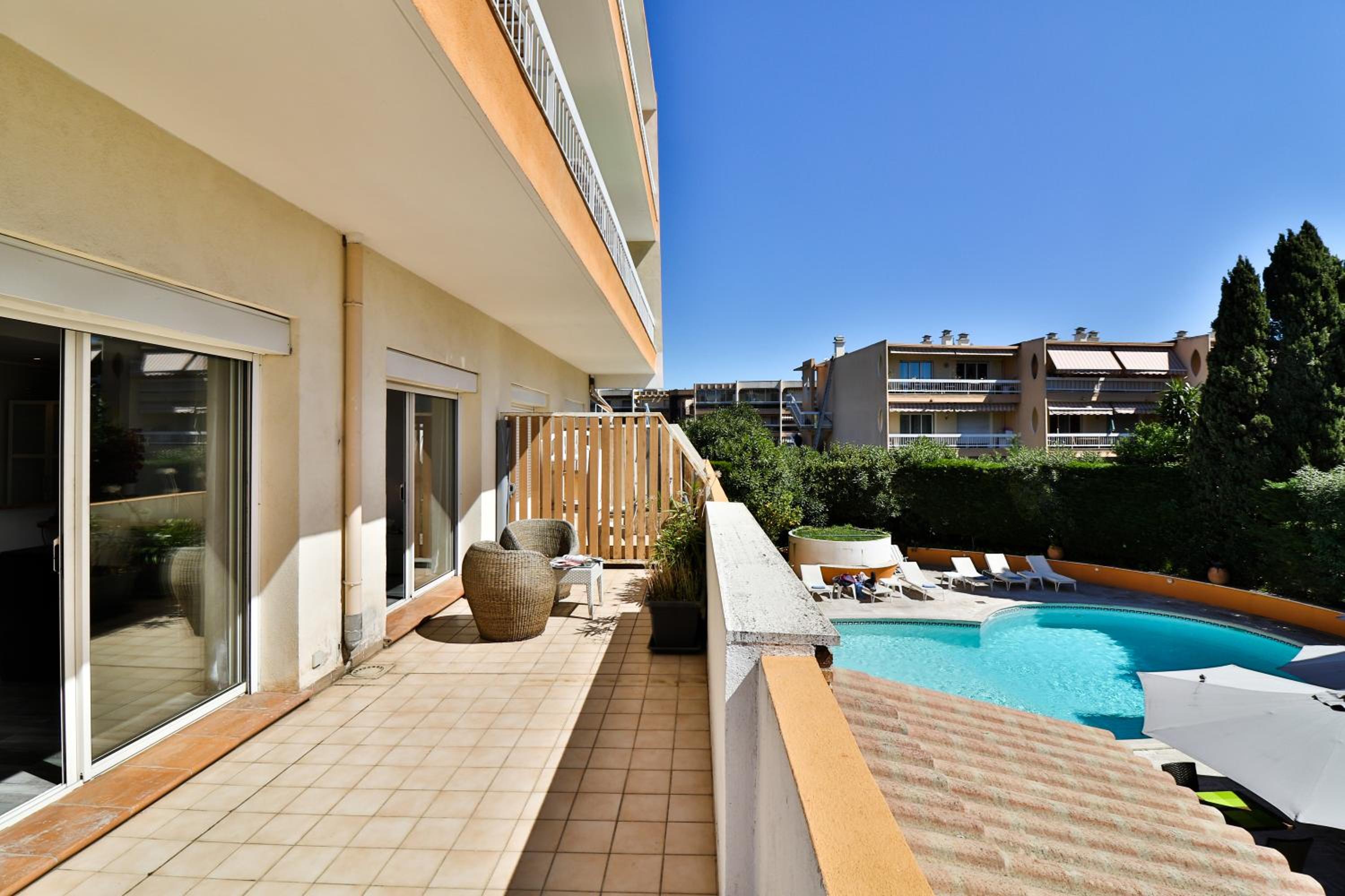 Suite with Terrace and Pool View - Ground floor - Photo 9