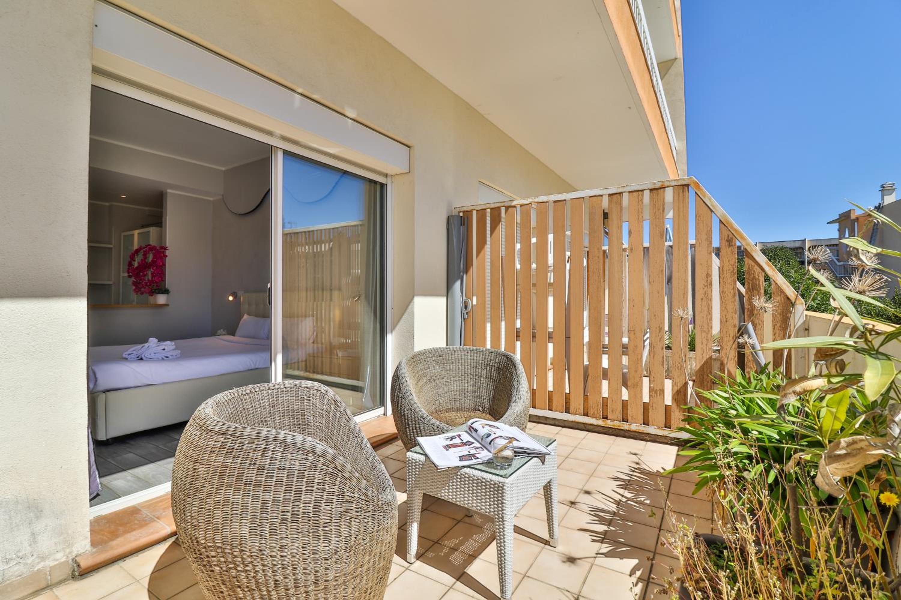 Suite with Terrace and Pool View - Ground floor - Photo 10