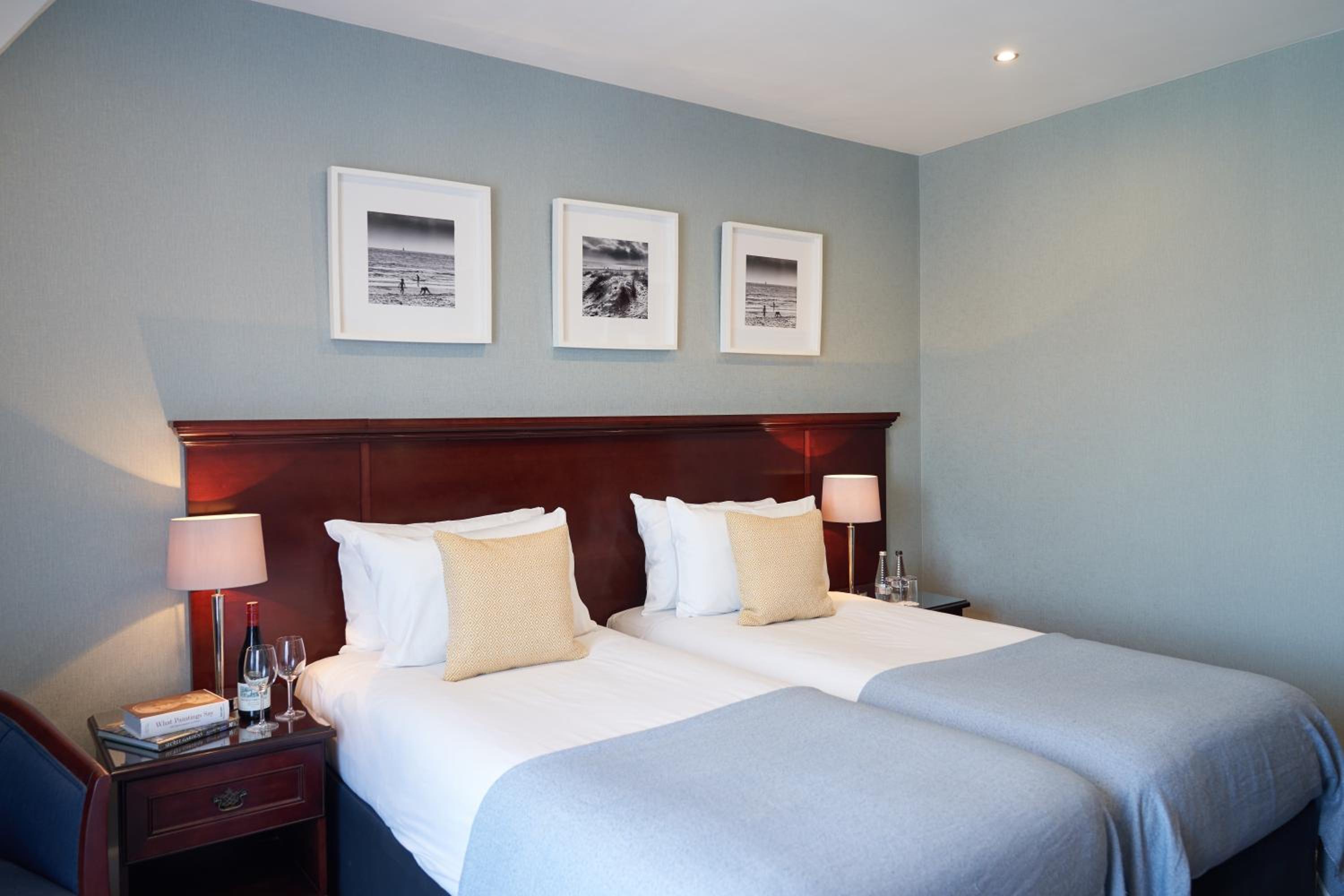 Twin Room with Balcony - Photo 4