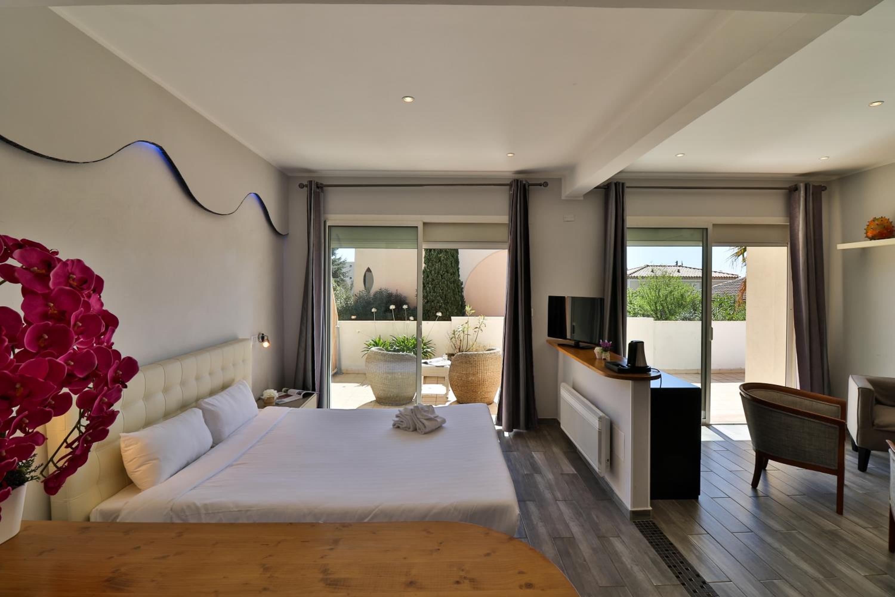 Suite with Terrace and Pool View - Ground floor - Photo 4