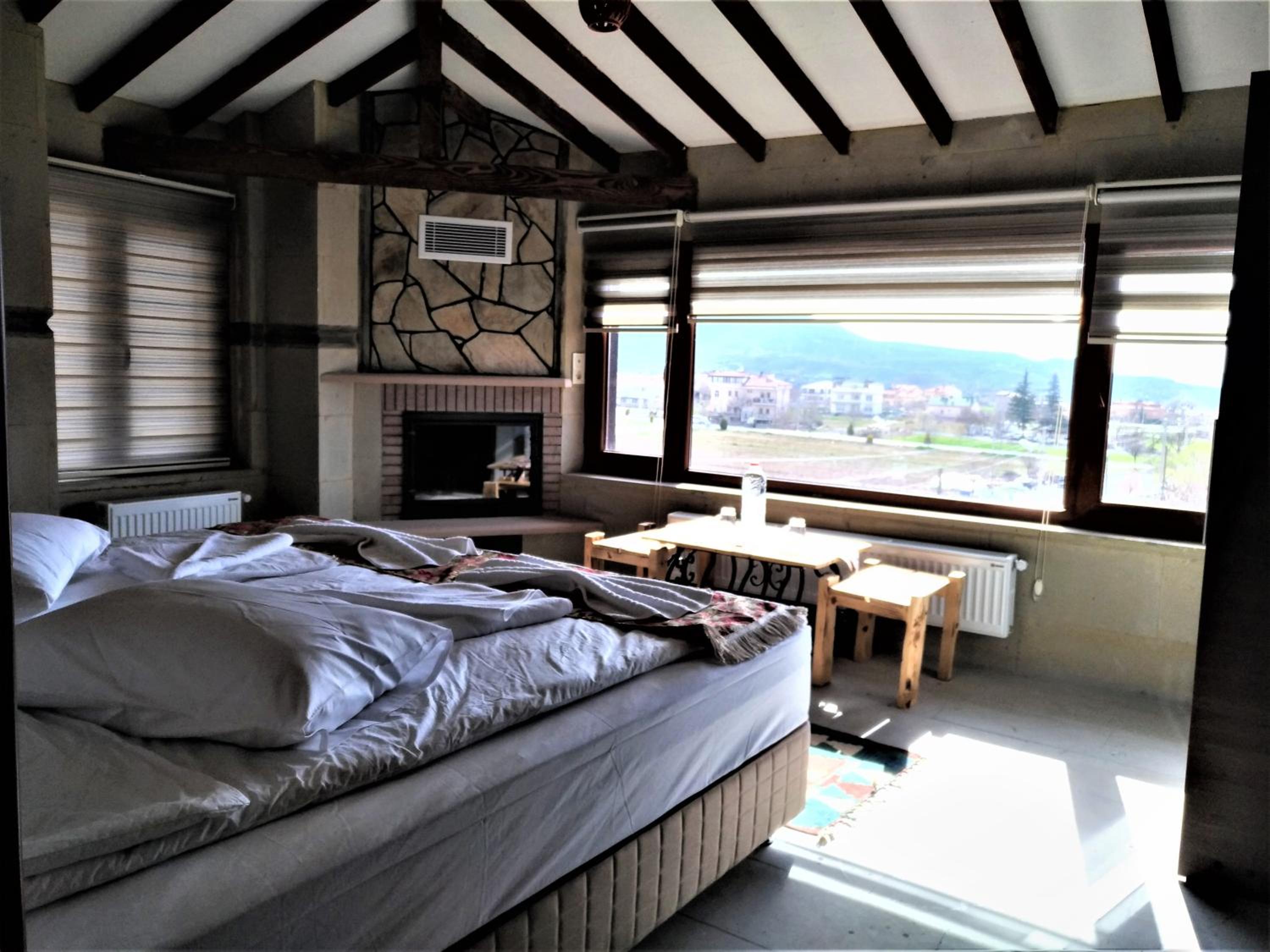 Deluxe Double Room with Fireplace - Photo 12