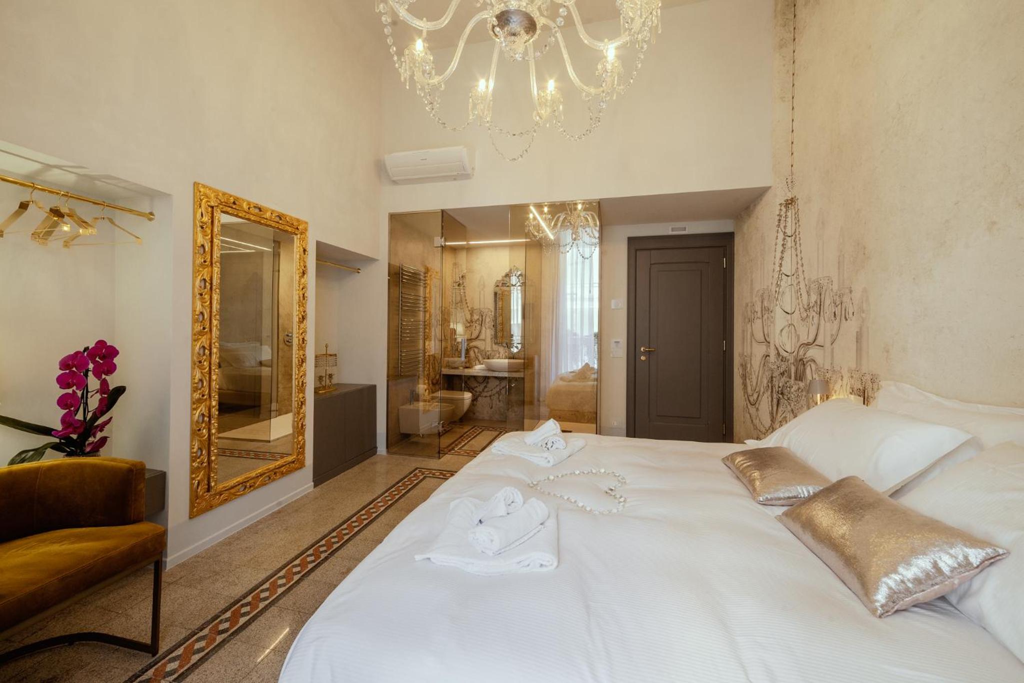 Superior King Suite photo 1