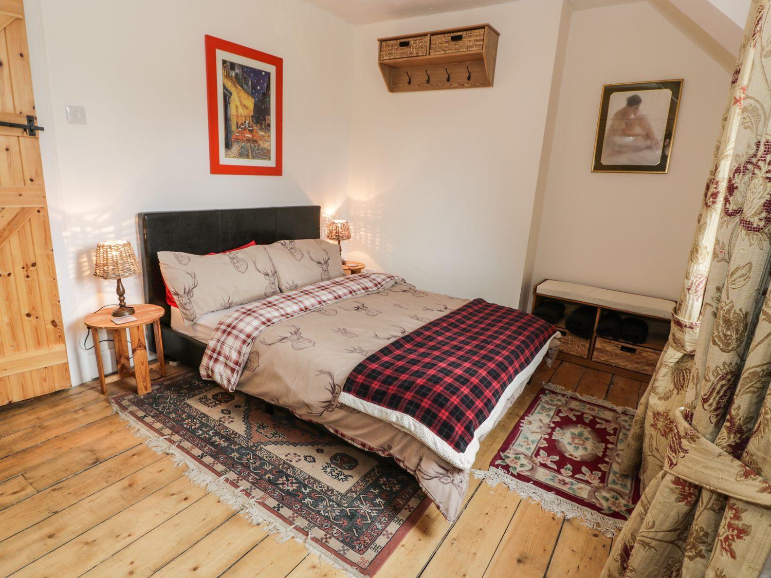 Two-Bedroom House photo 3