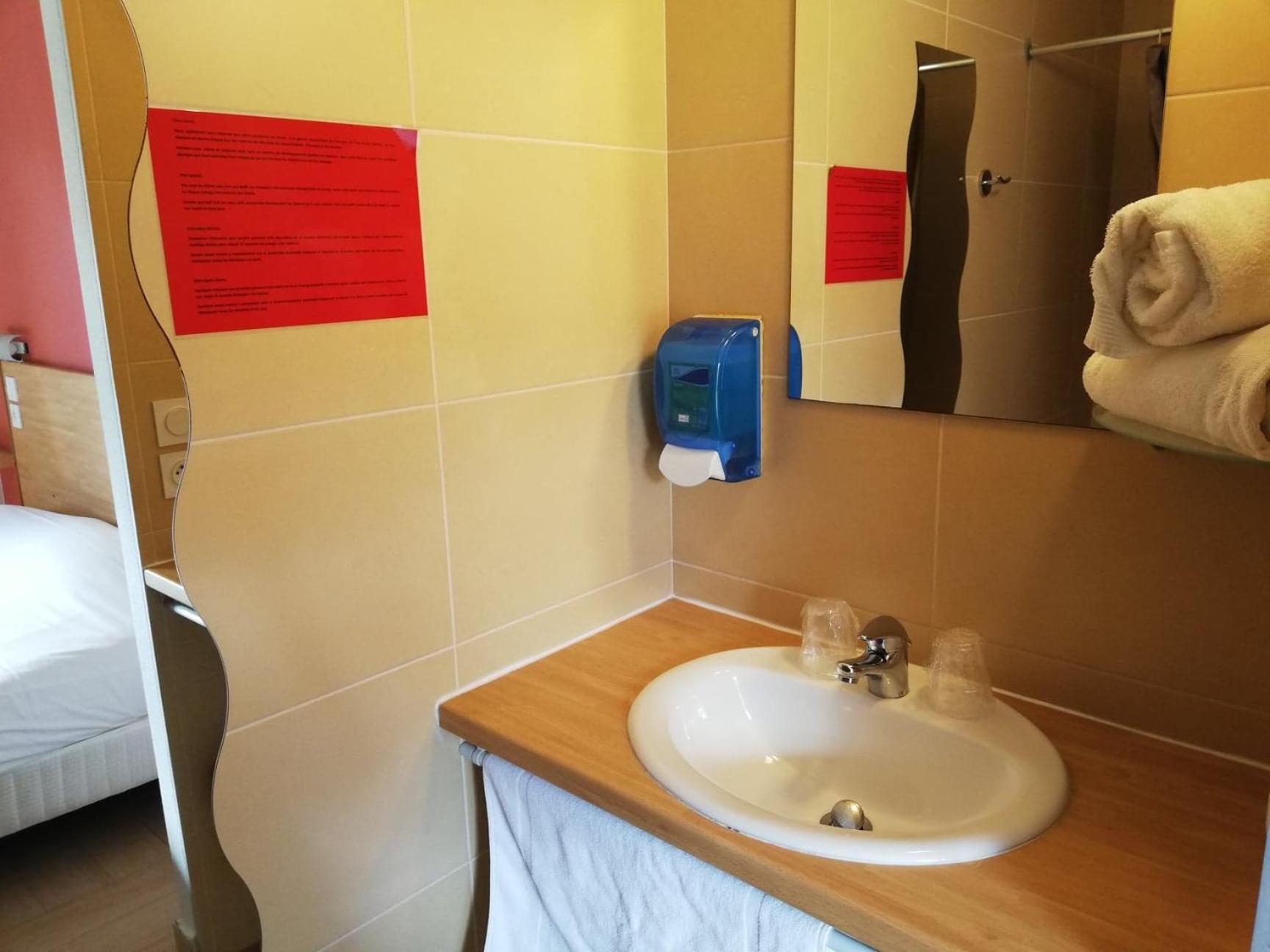 Standard Double or Twin Room photo 3