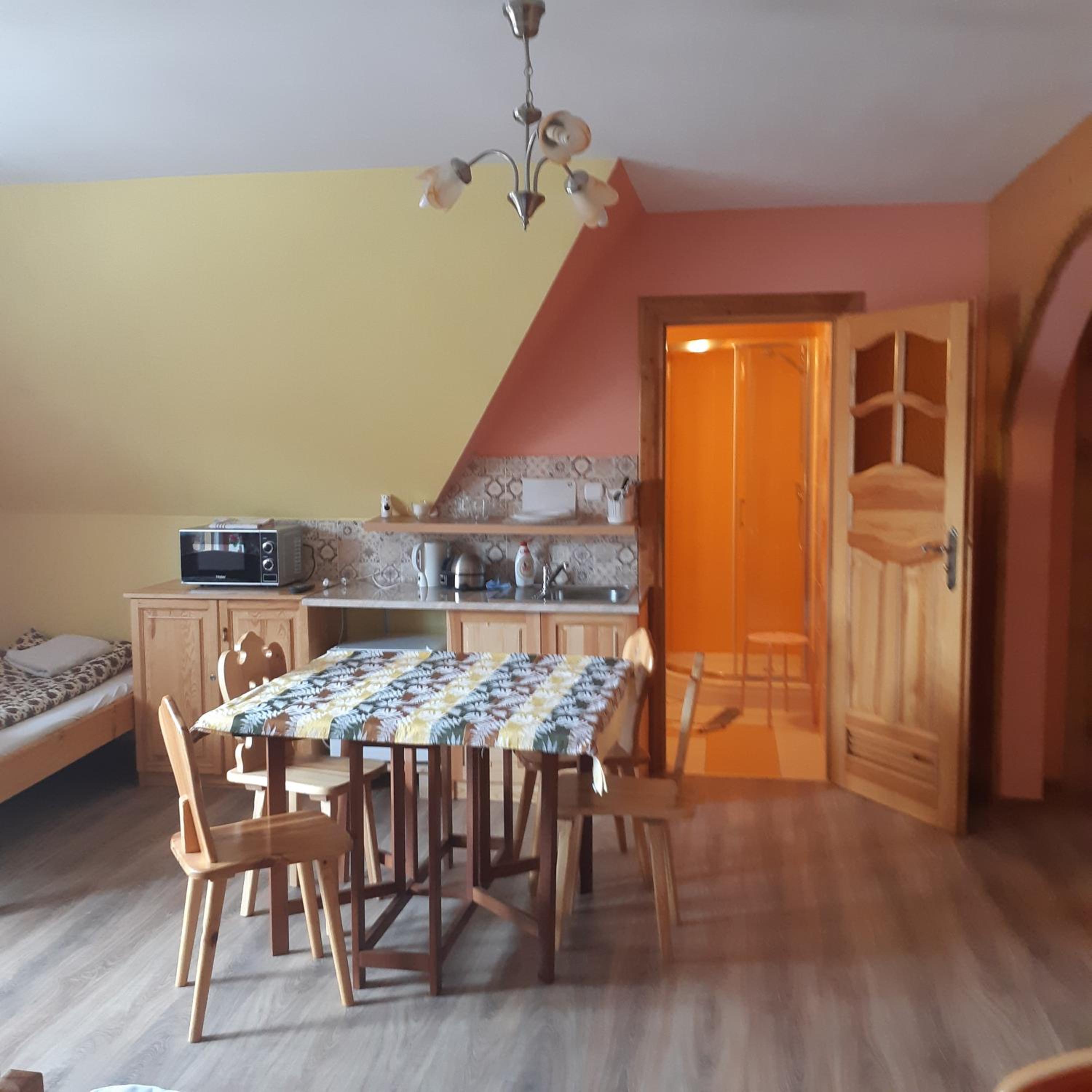 Family Suite with Balcony - Photo 4