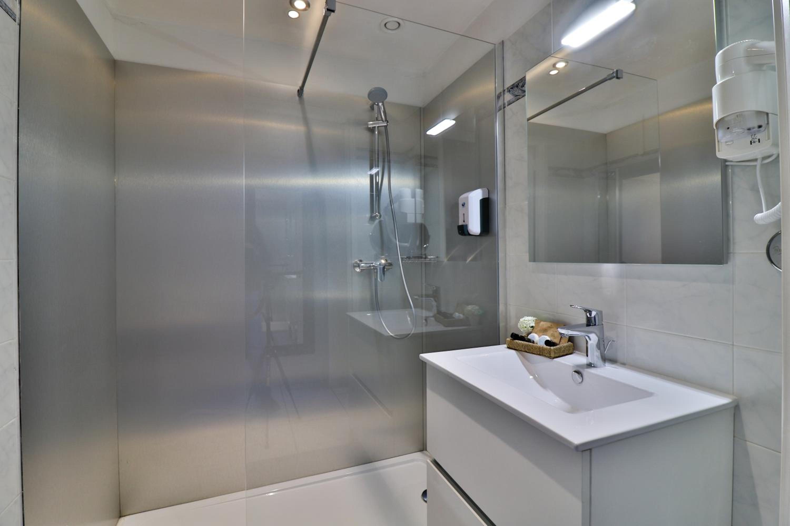 Triple Room - Photo 6