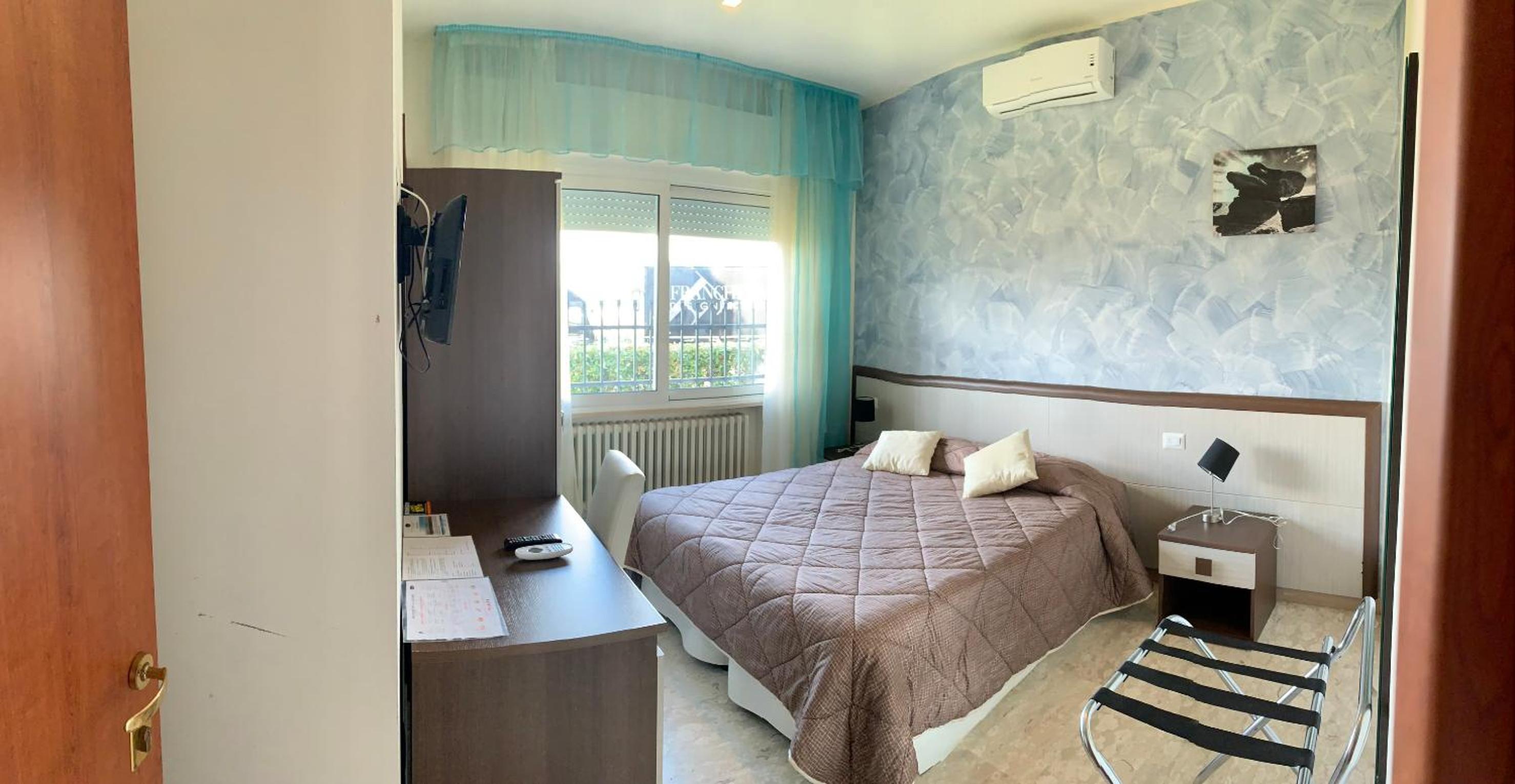 Double or Twin Room photo 1