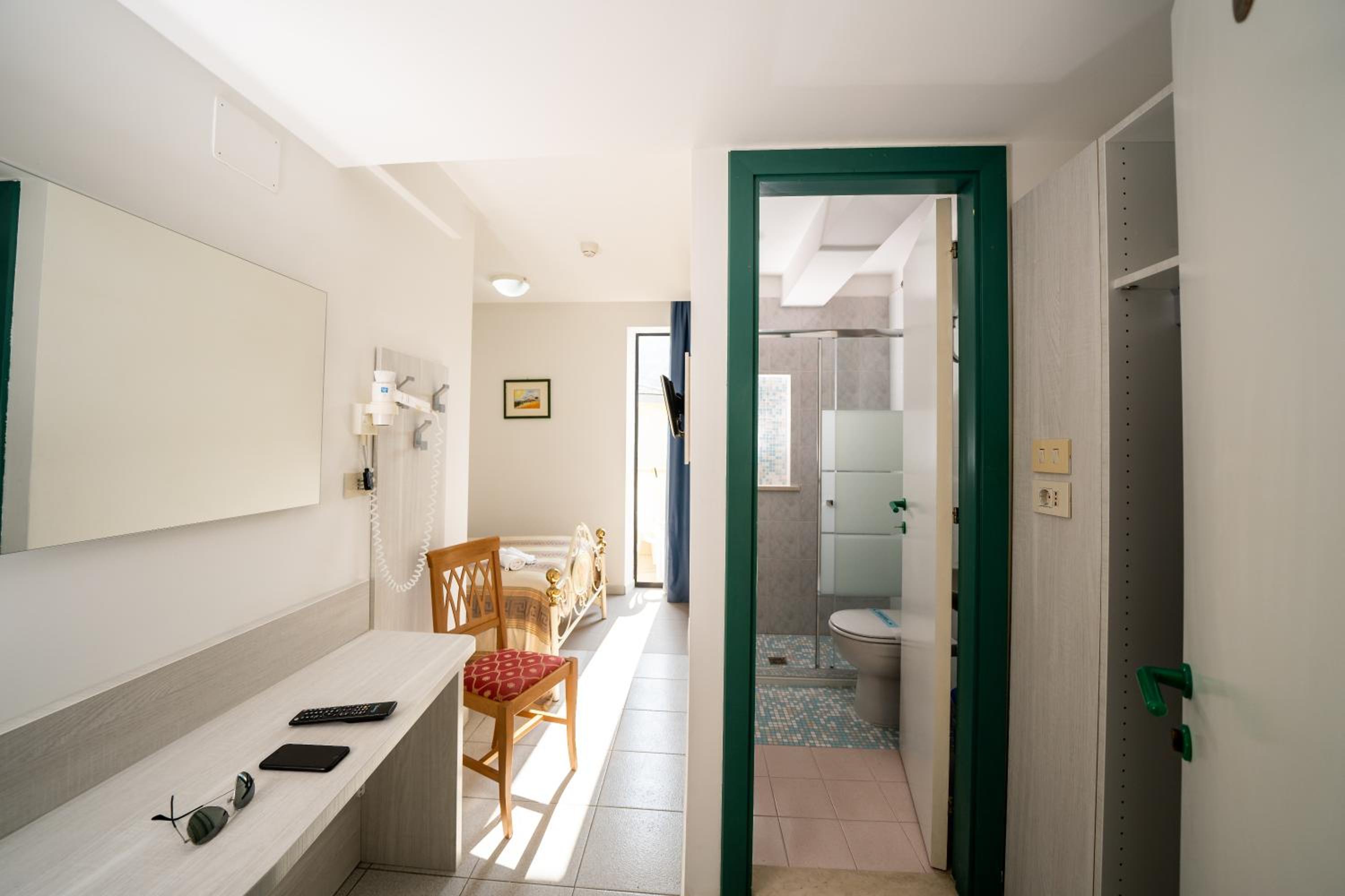 Single Room photo 2