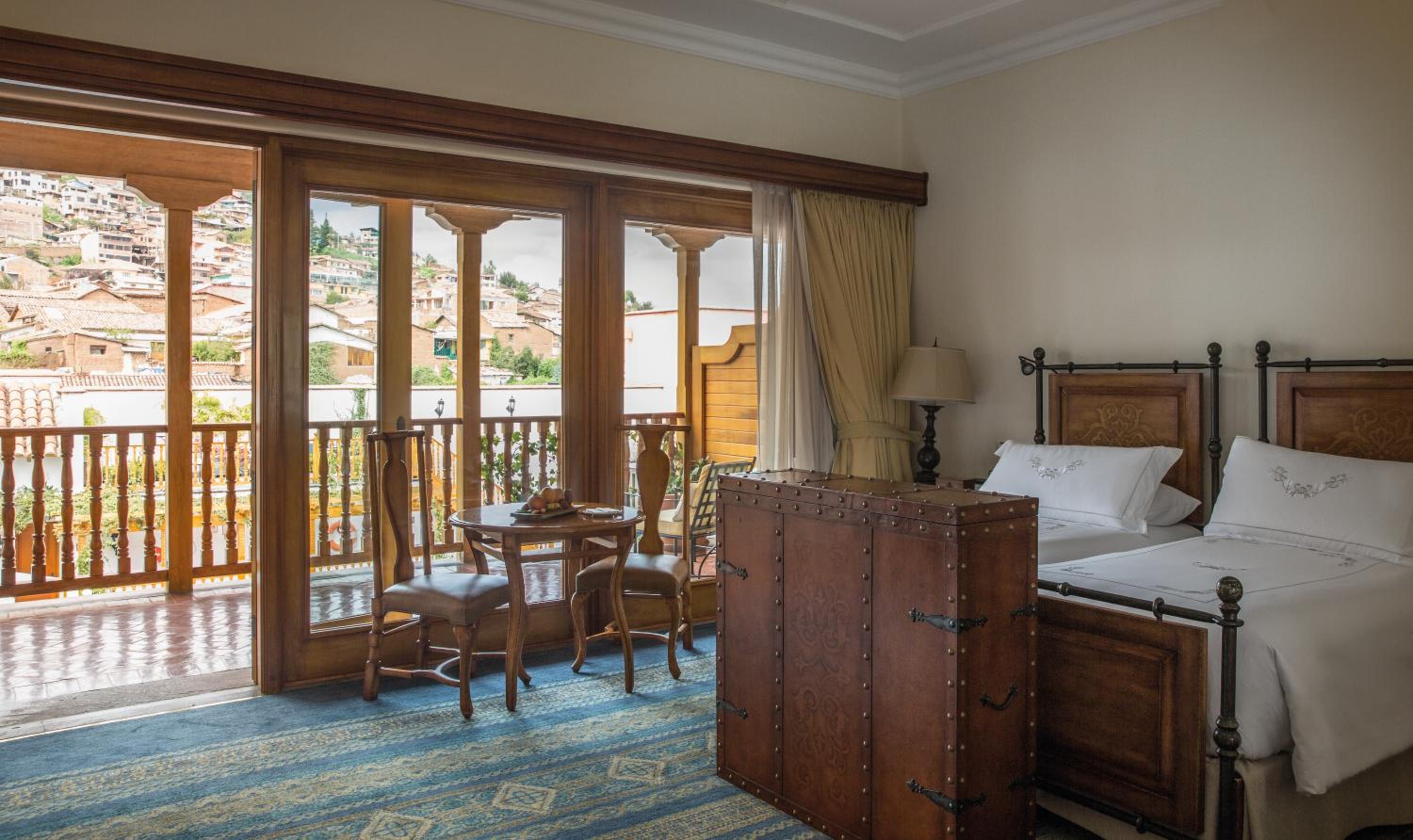 Deluxe Studio Suite with City View - Photo 1