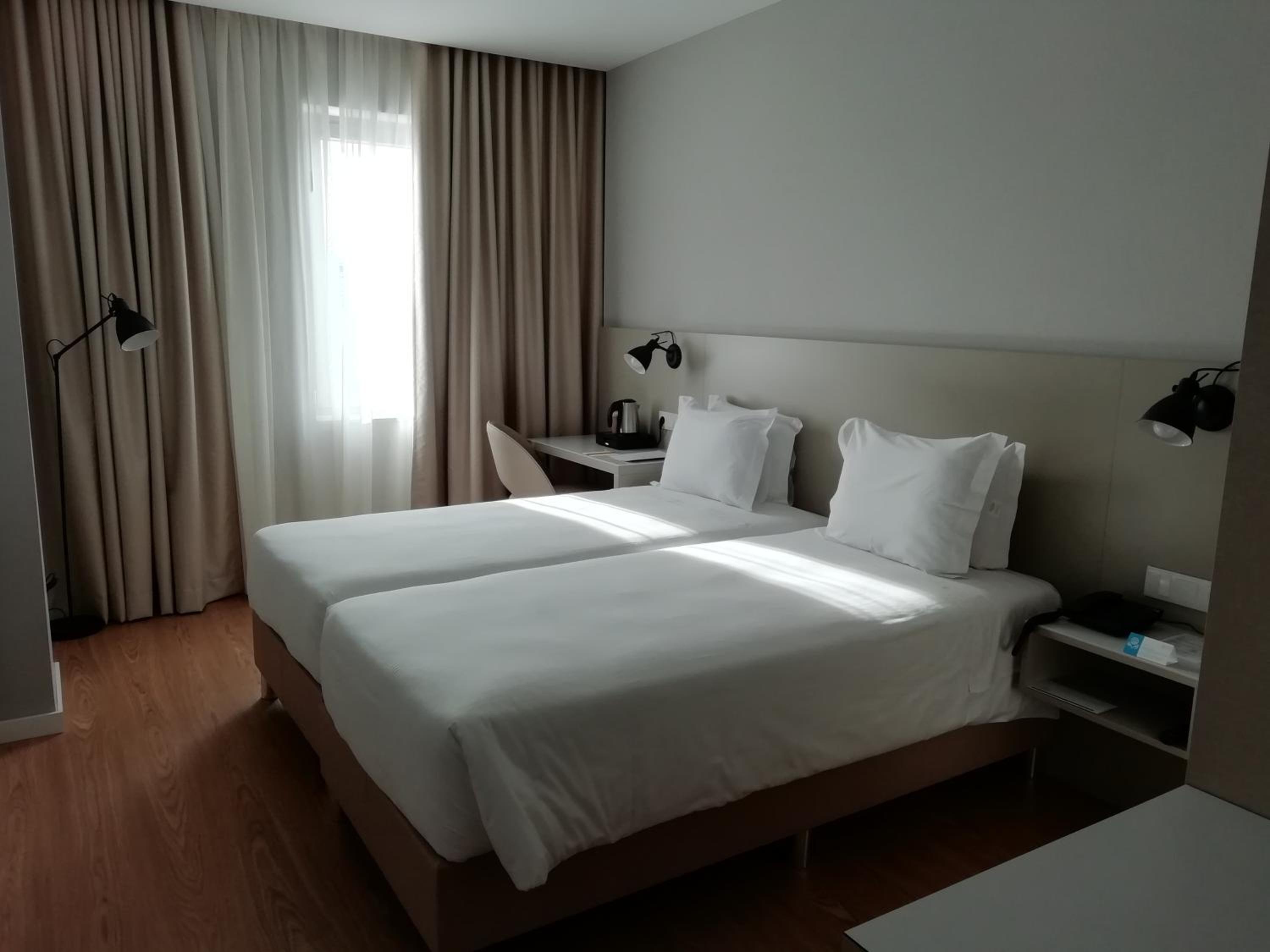 Double or Twin Room - Photo 8