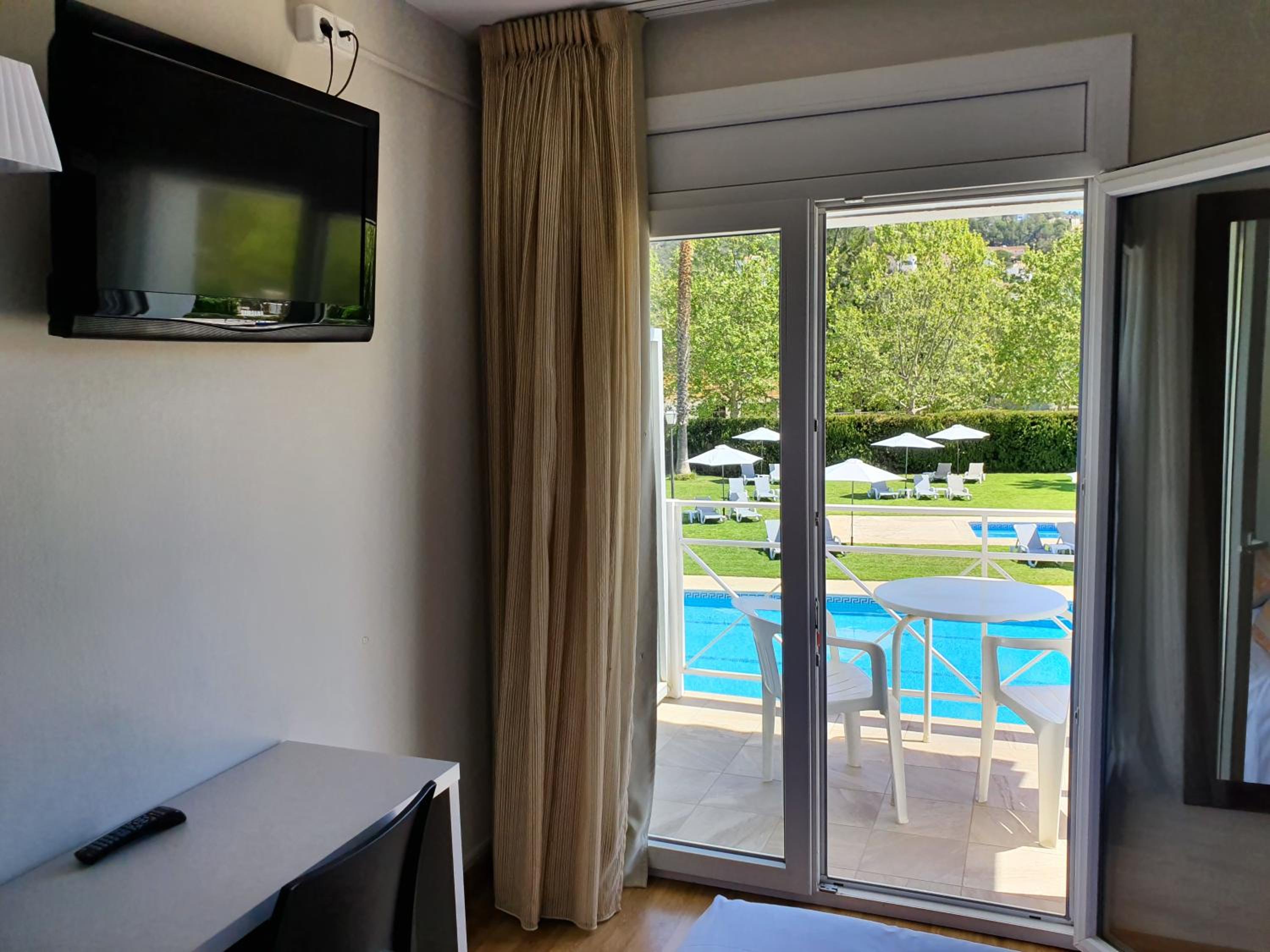 Superior Double or Twin Room with Balcony photo 2
