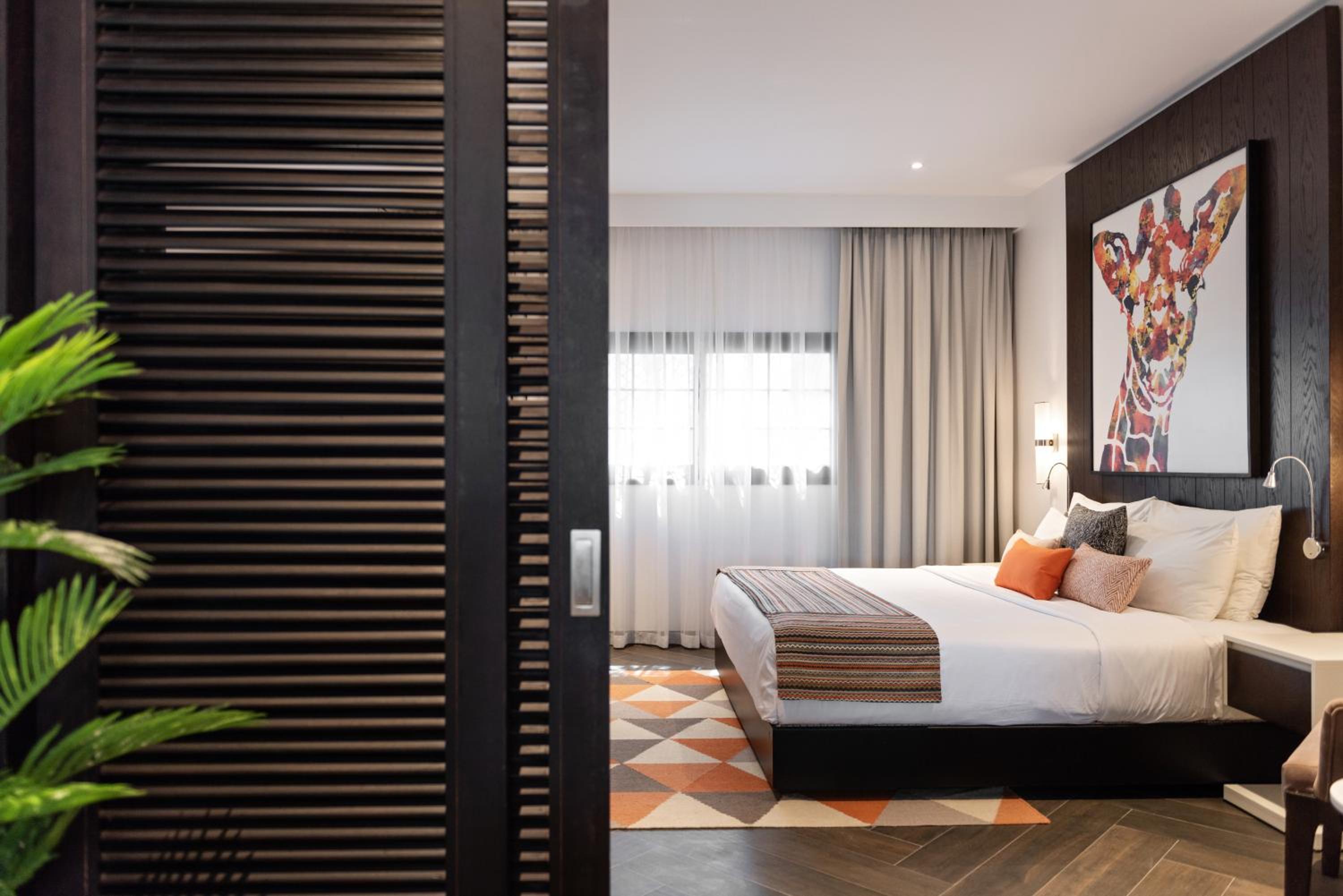 Premium Giraffe Arena Chalet - Includes Complimentary Emirates Park Zoo Entry Tickets photo 2