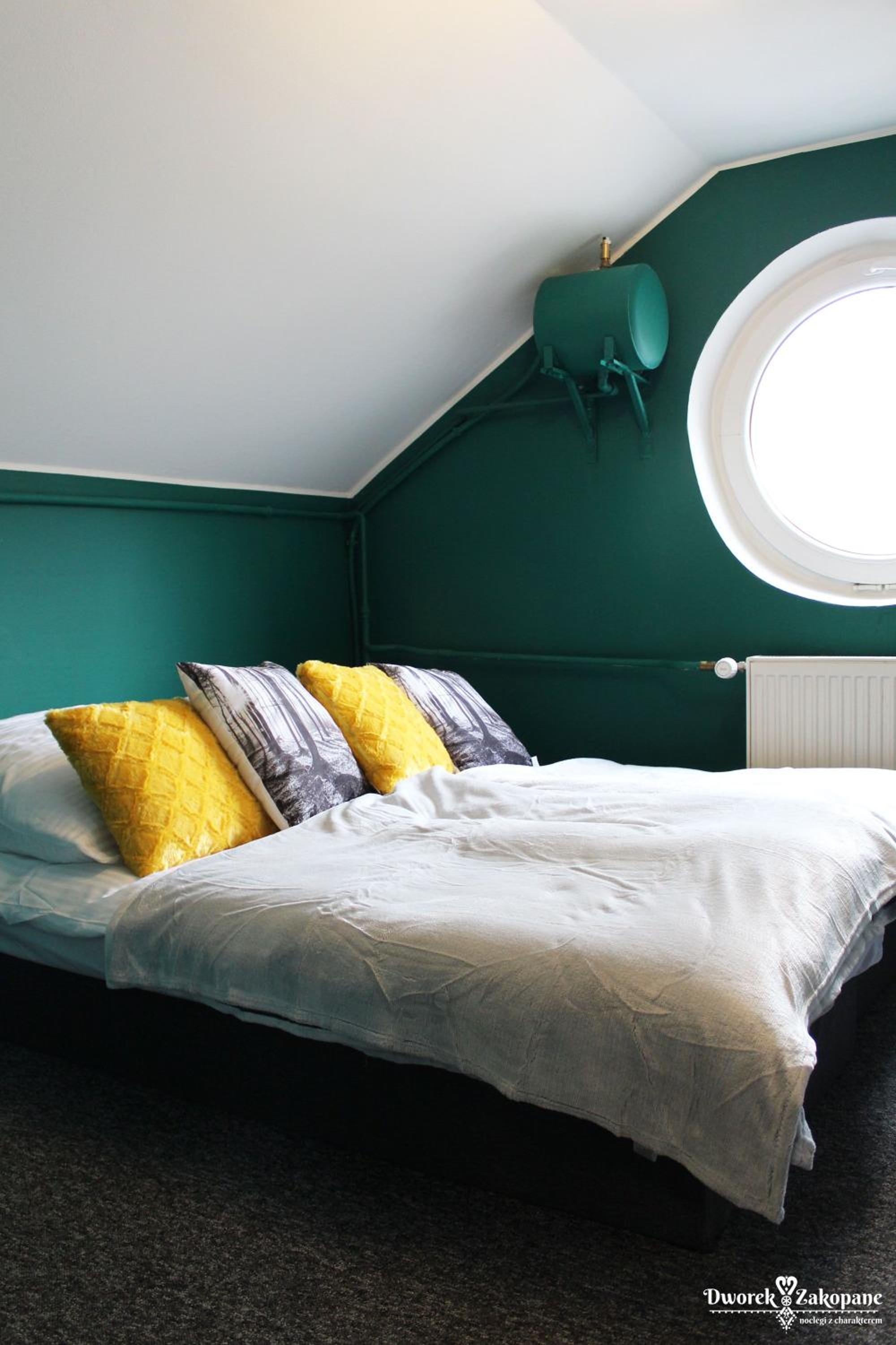 Basic Triple Room with Shared Bathroom - Attic photo 1