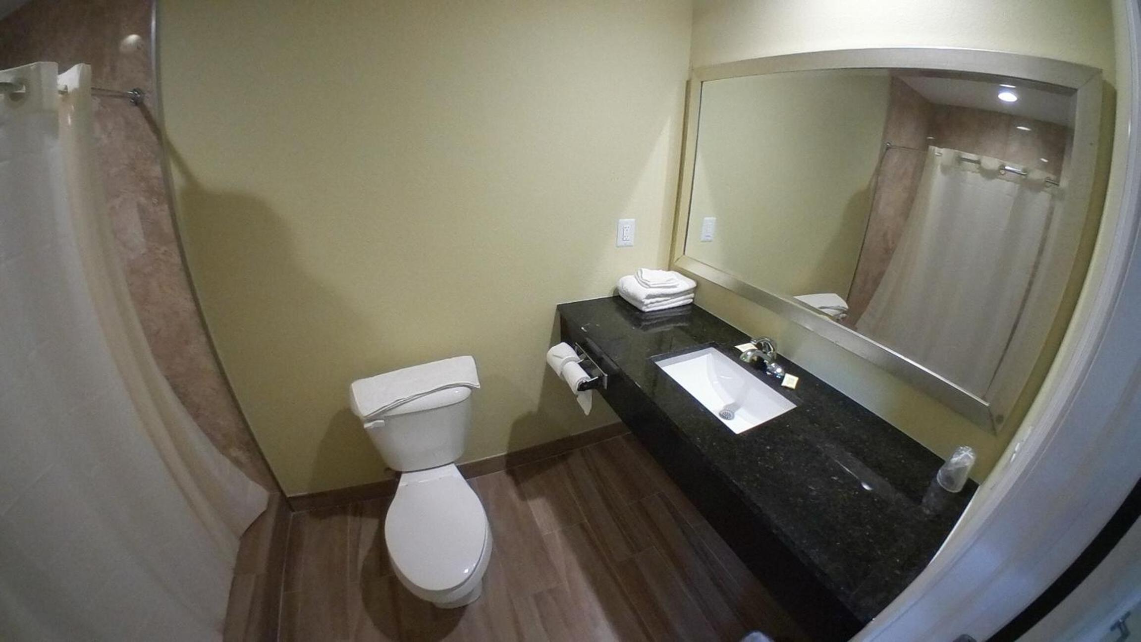 Deluxe, 2 Queen Bed, Non-Smoking - Photo 4