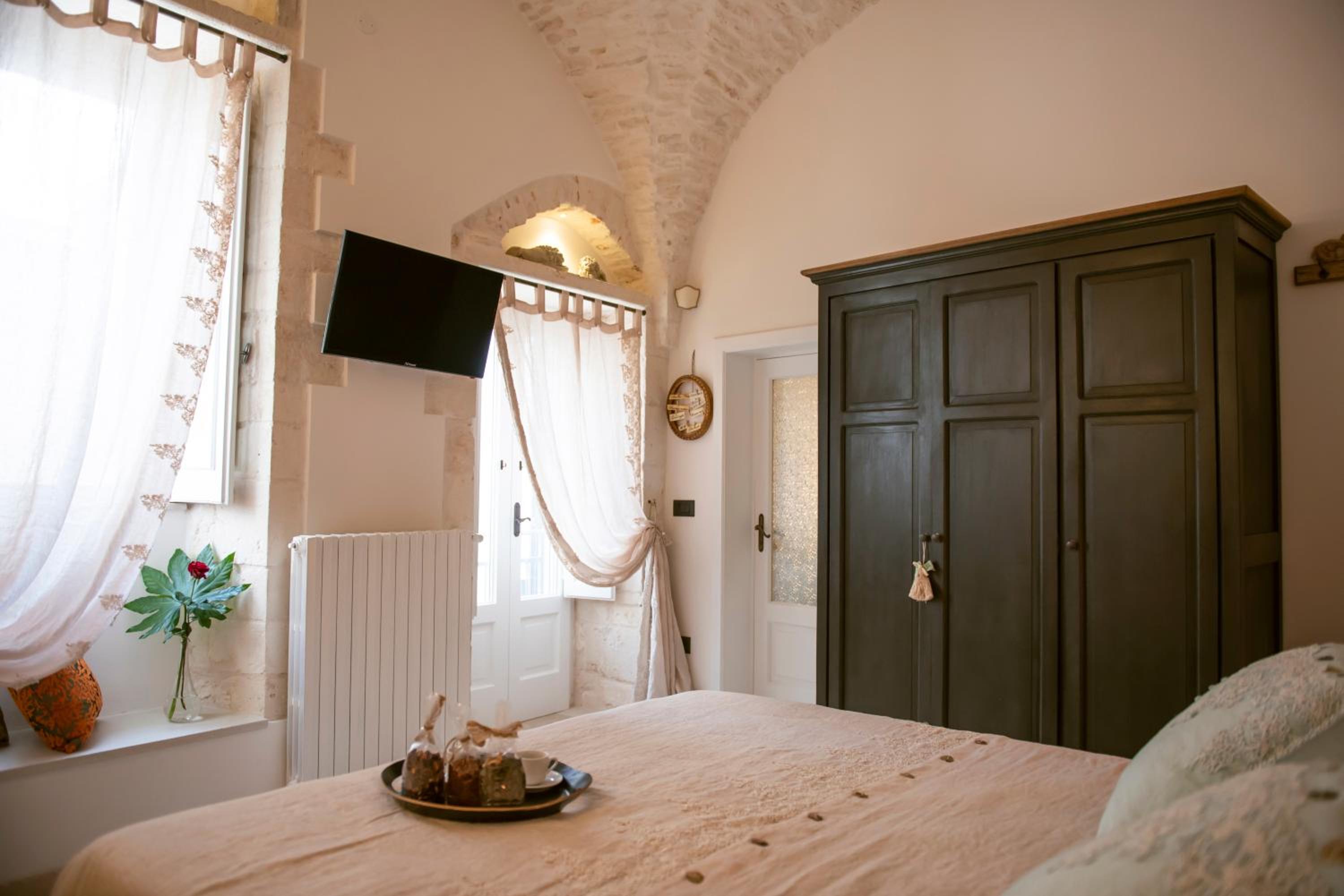One-Bedroom House - Photo 30
