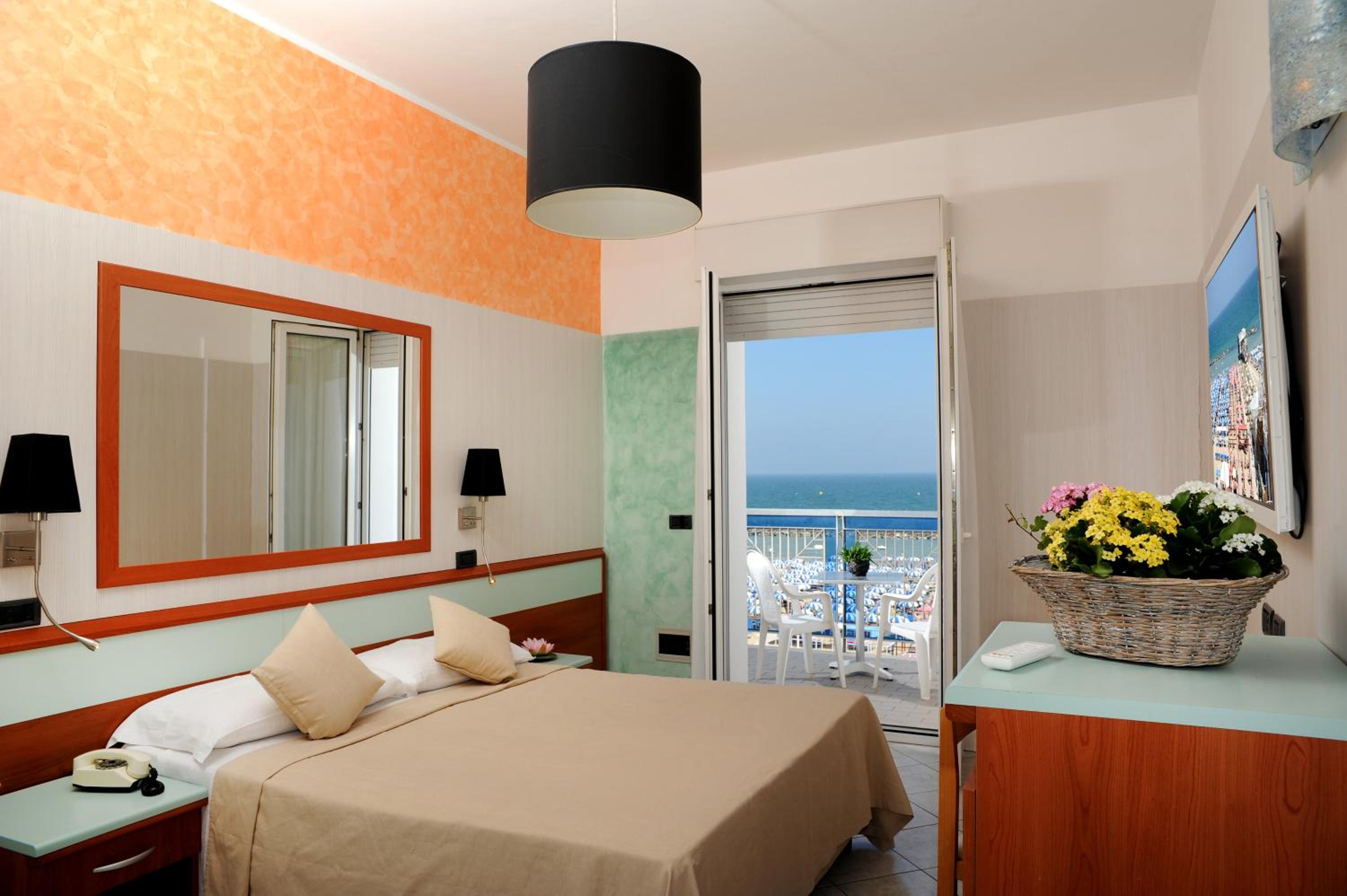 Deluxe Double Room with Balcony and Sea View