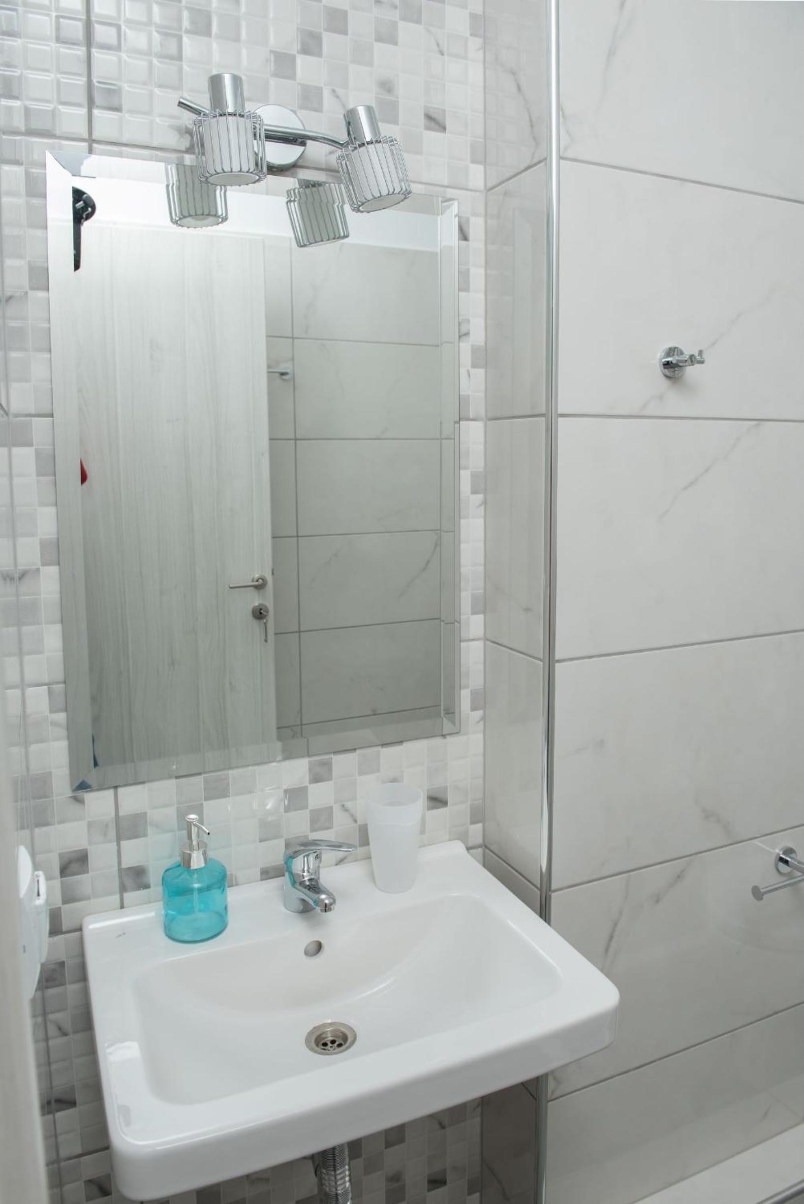 Deluxe Double Room with Sea View - Photo 11