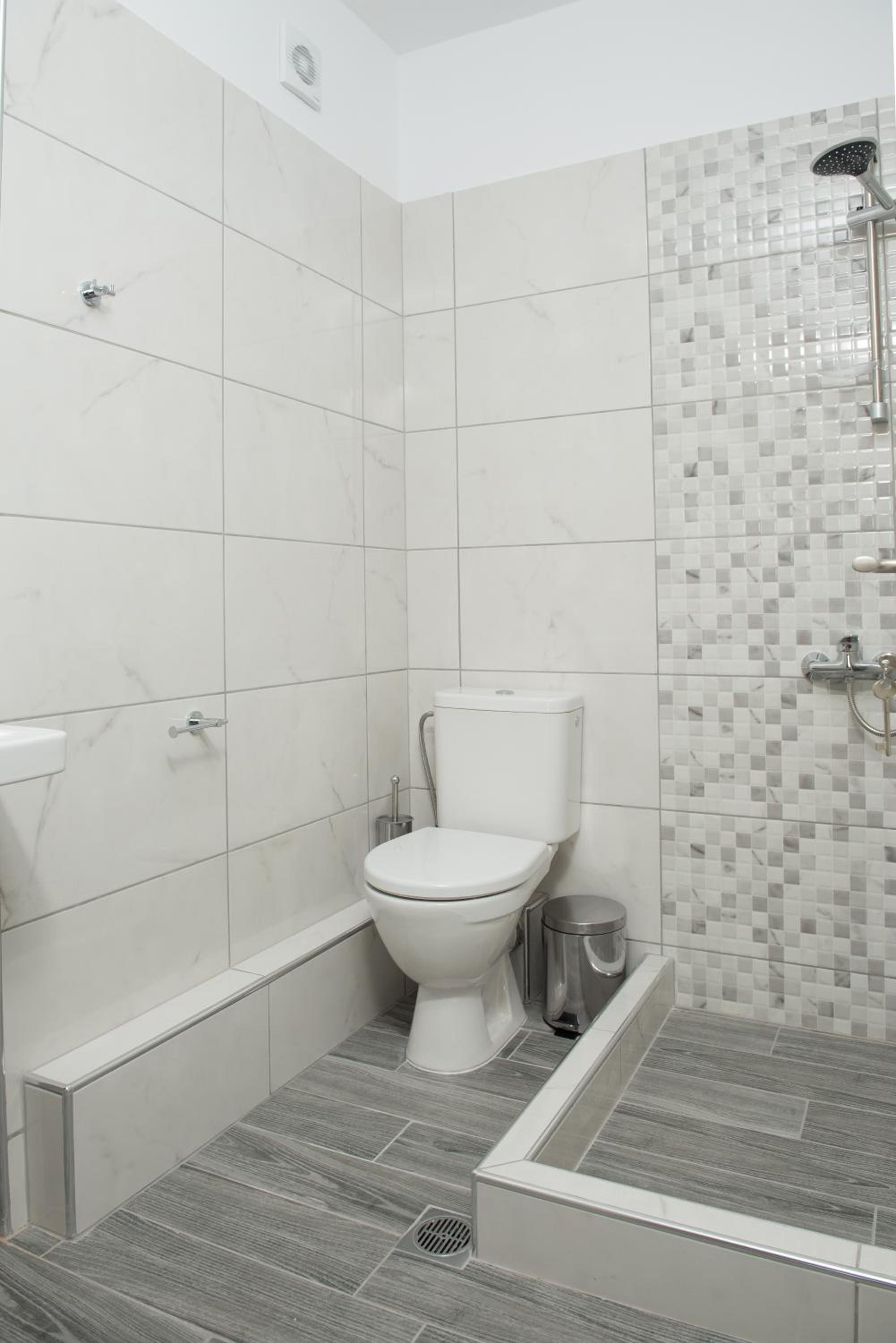 Deluxe Double Room with Sea View - Photo 10