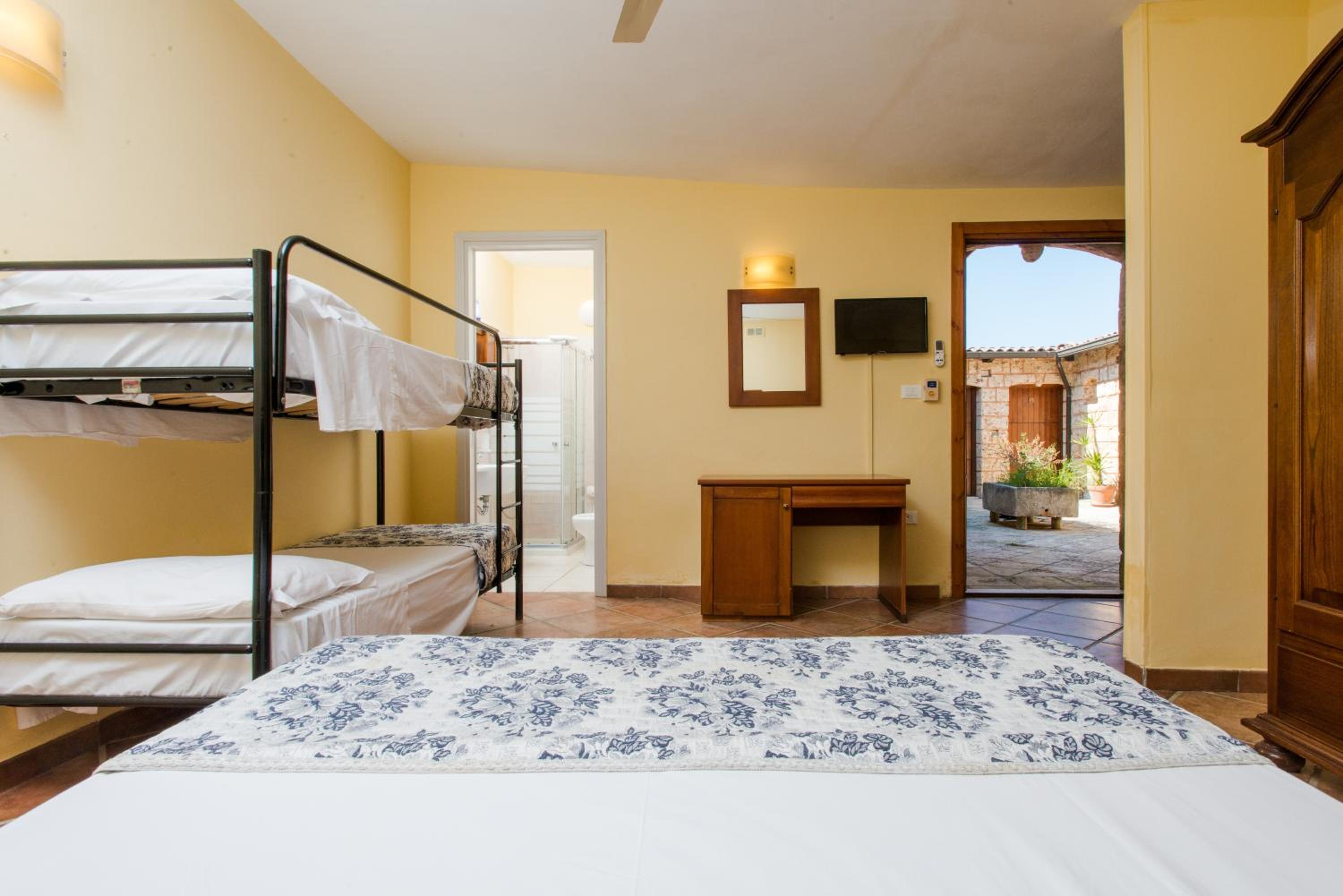 Quadruple Room photo 2