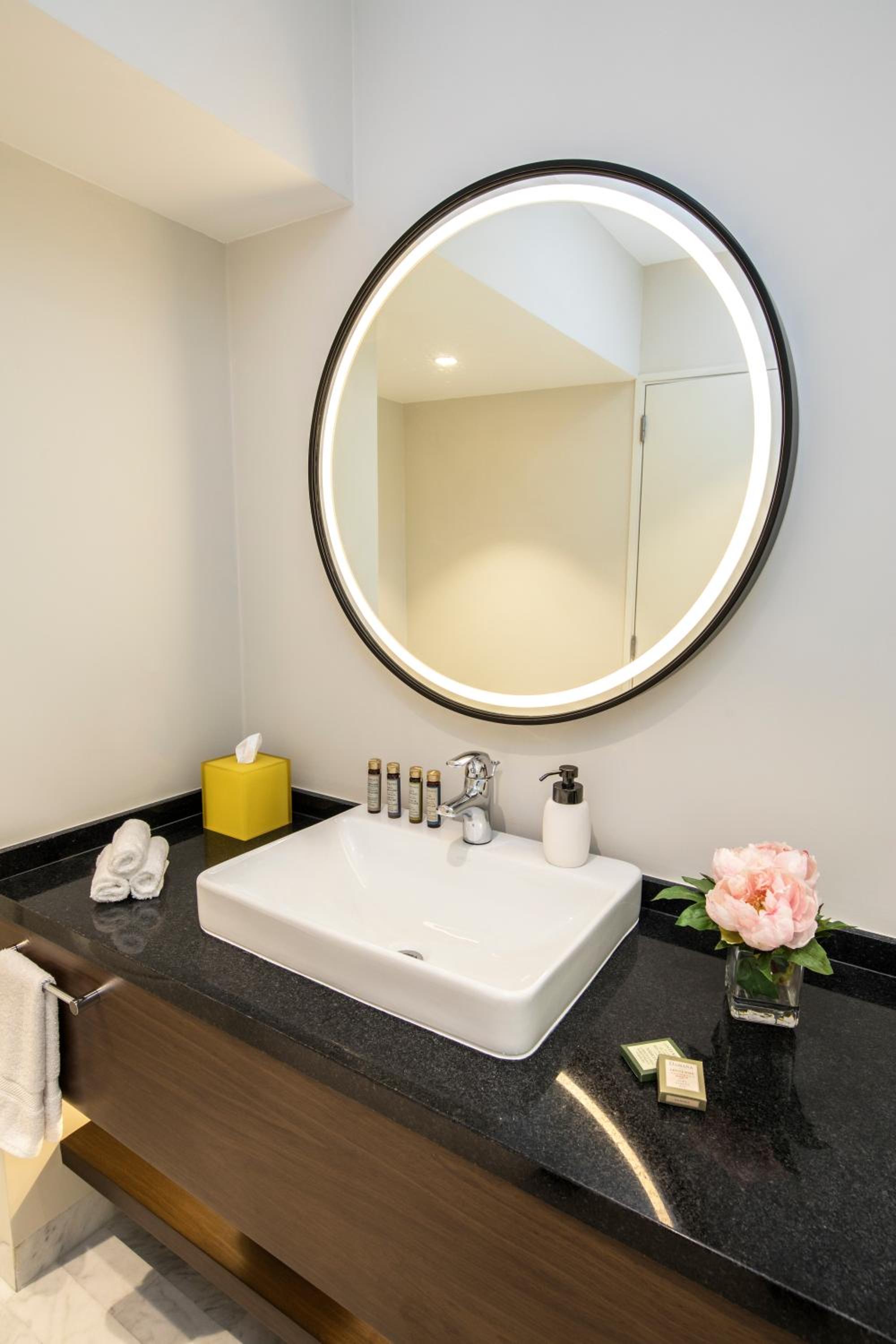 Deluxe Double Room with Two Double Beds - Photo 12